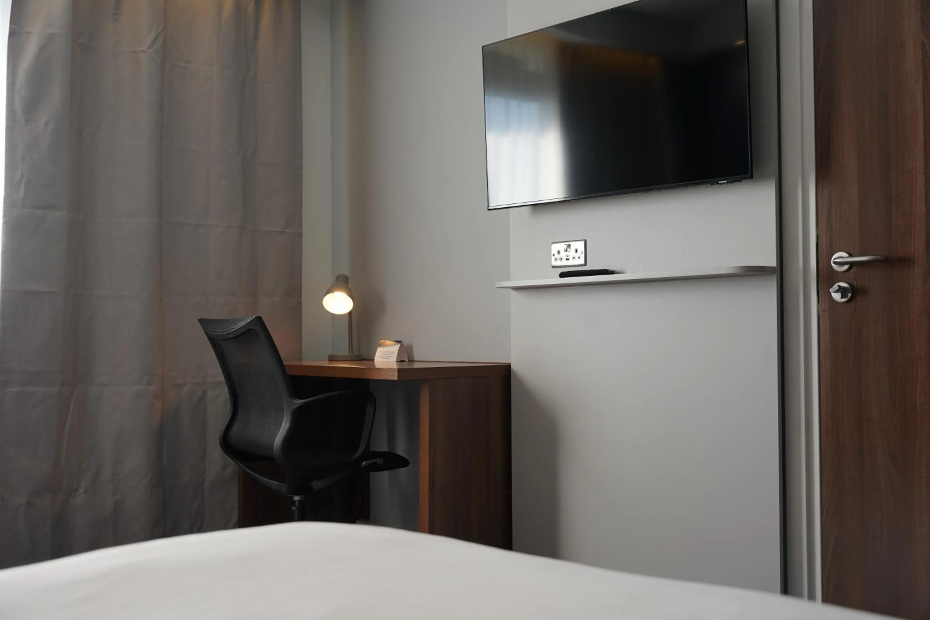 Bed in Holiday Inn Express Harlow by IHG