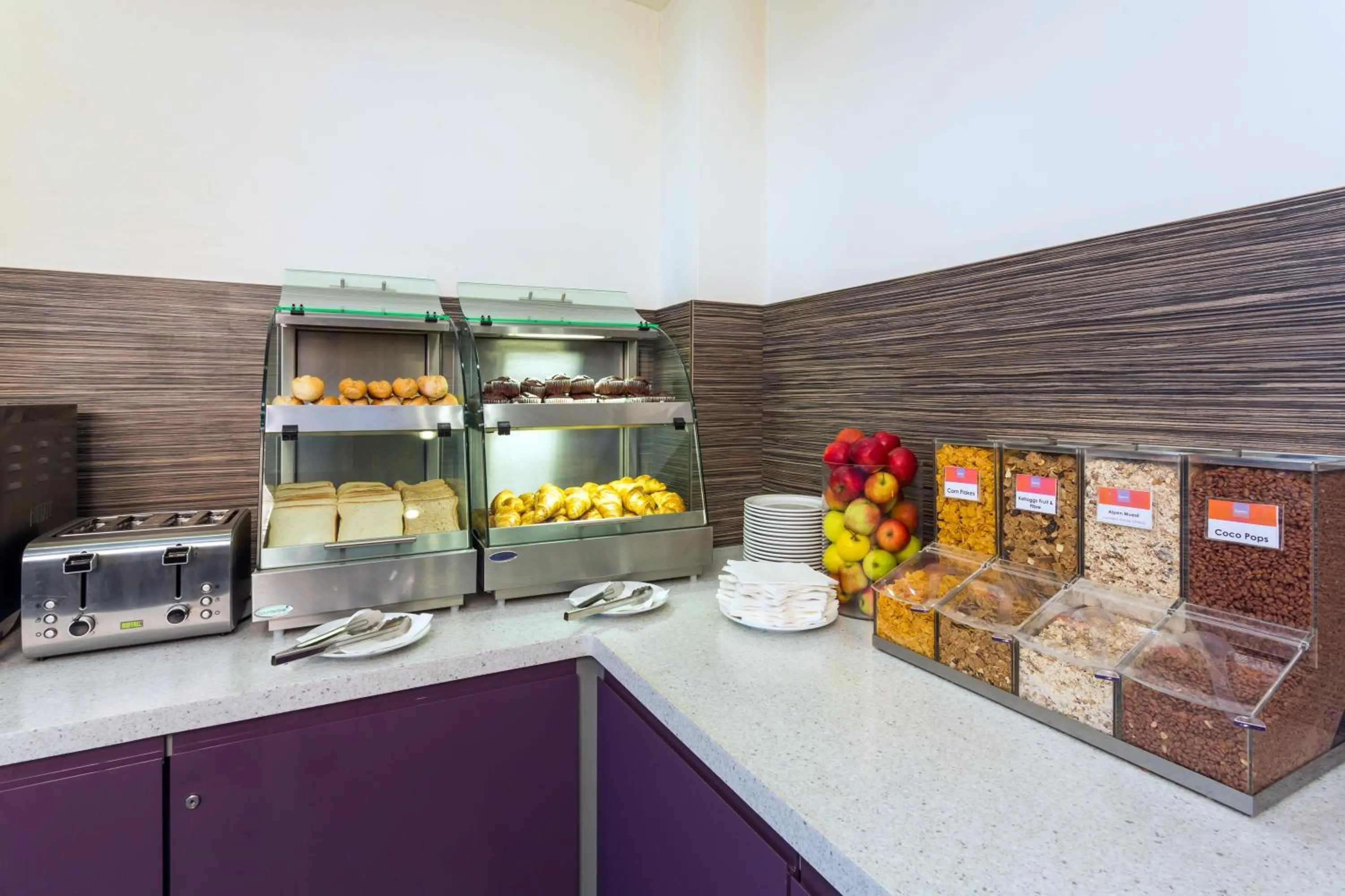 Breakfast in Holiday Inn Express Harlow by IHG