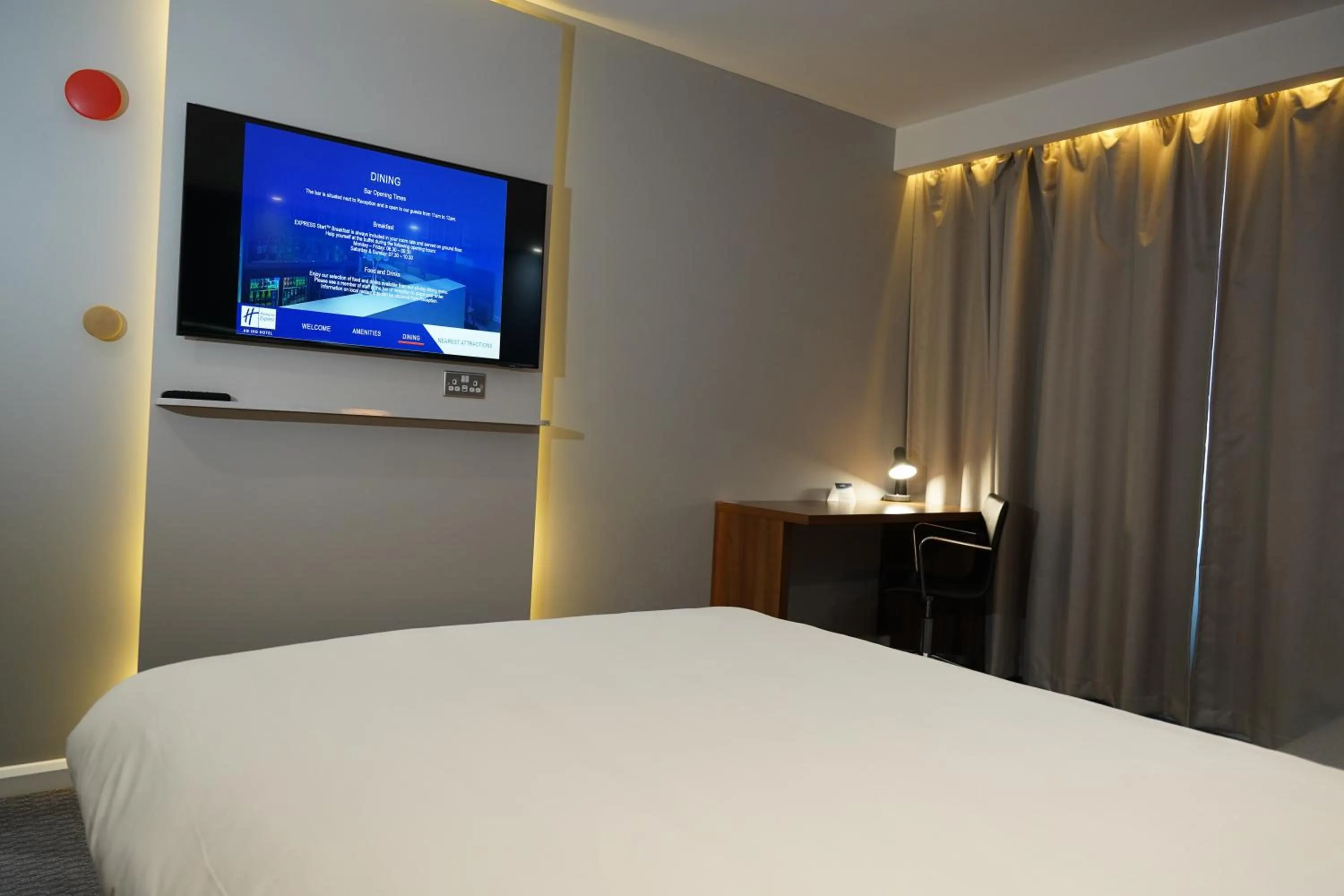 Bed in Holiday Inn Express Harlow by IHG