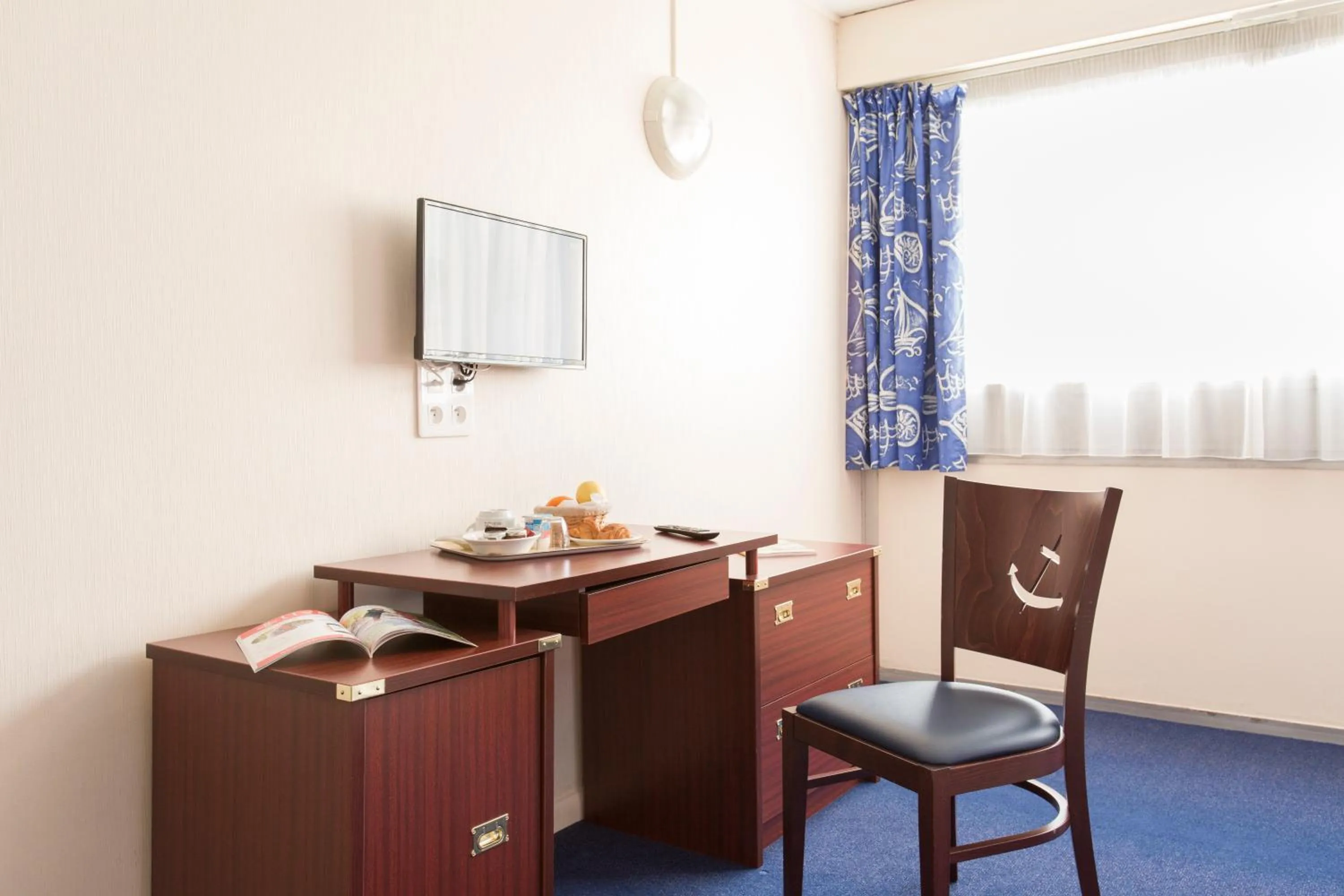 Hôtel Les Gens De Mer Le Havre by Popinns