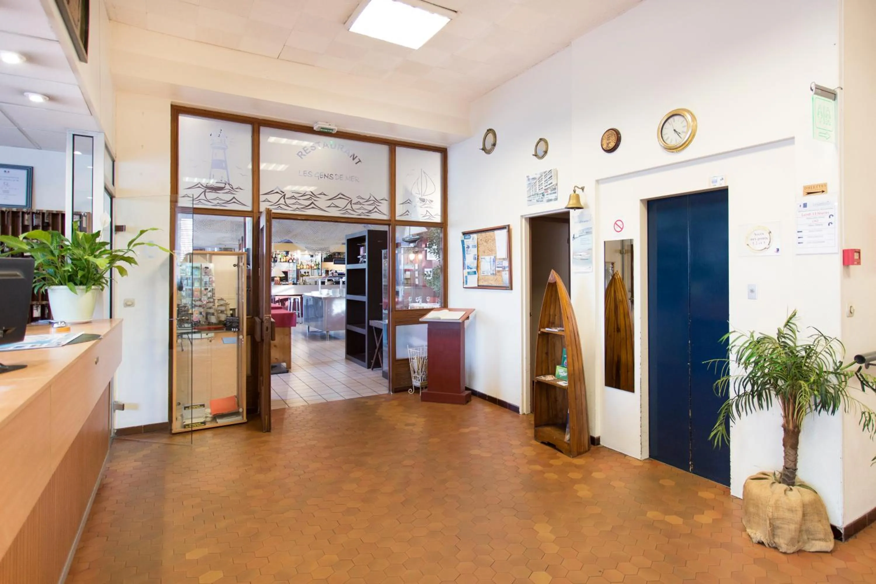 Hôtel Les Gens De Mer Le Havre by Popinns