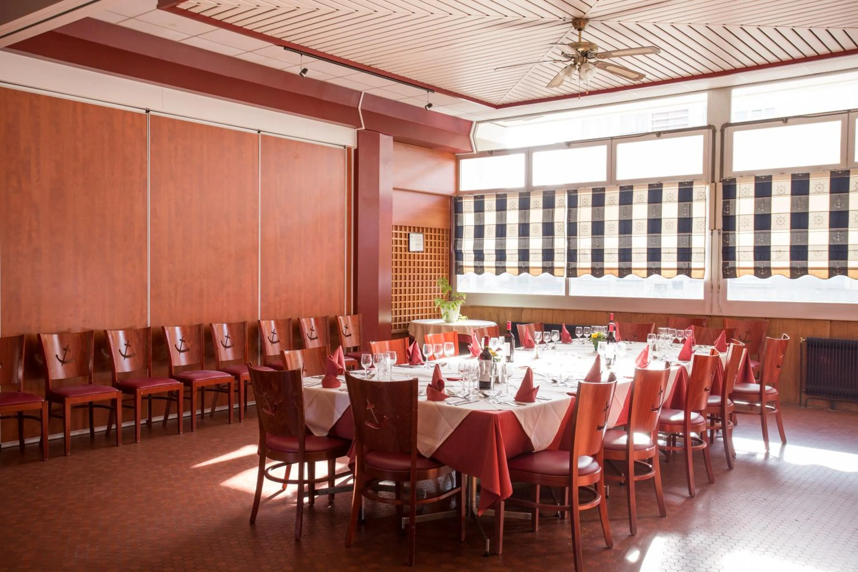 Hôtel Les Gens De Mer Le Havre by Popinns