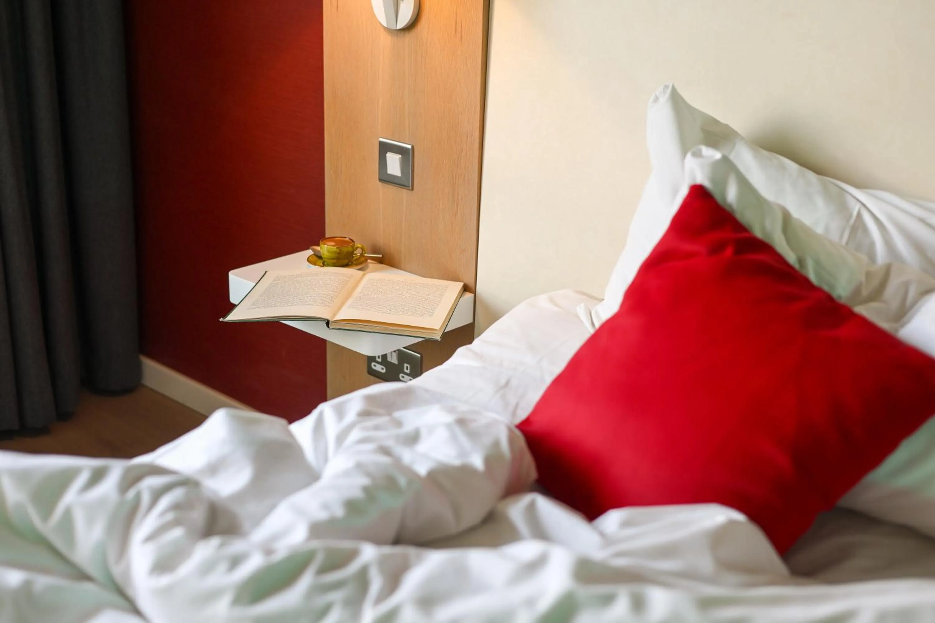 Bed in The Orchard Hotel & Restaurant