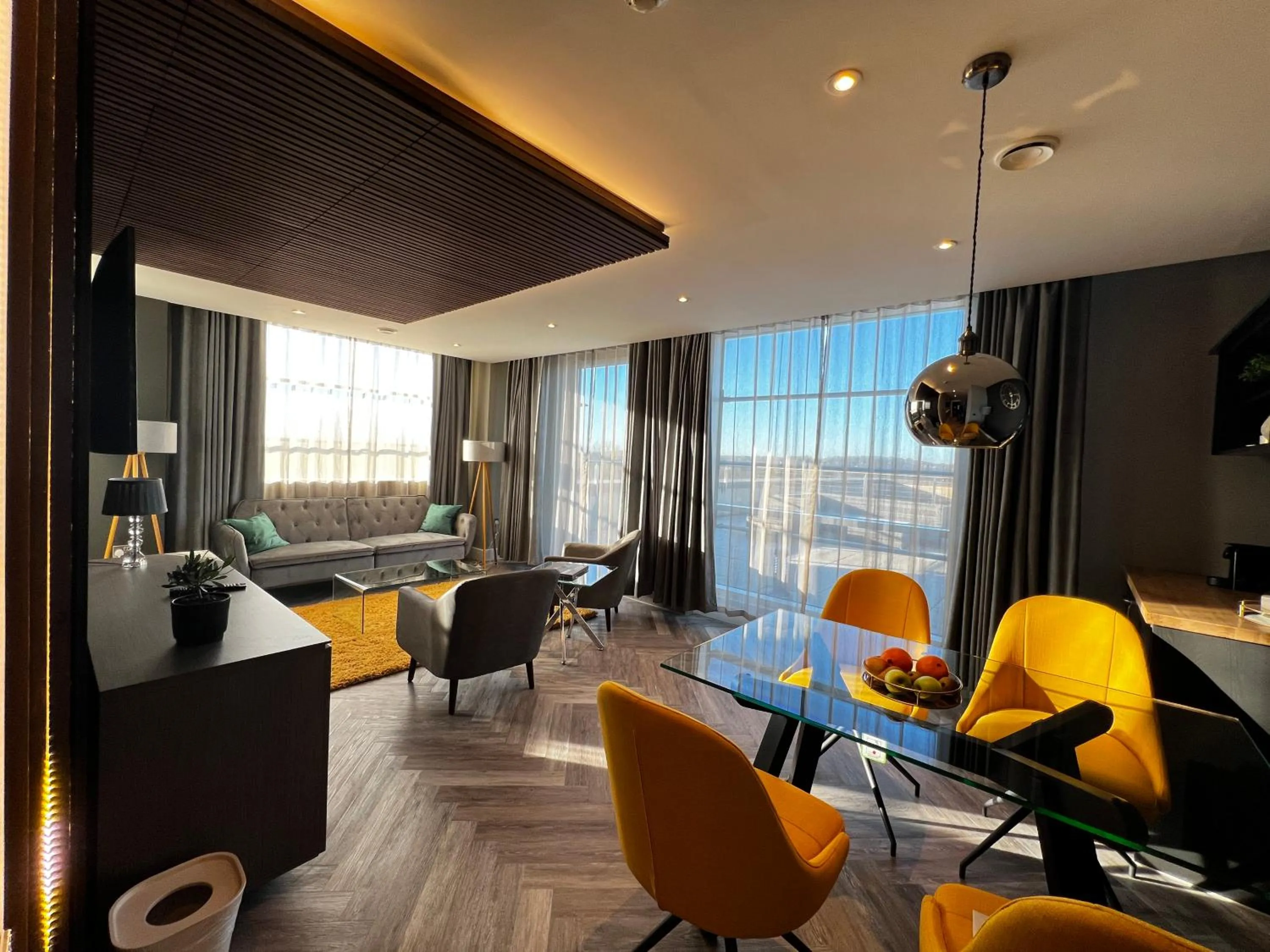 TV and multimedia in The Orchard Hotel & Restaurant