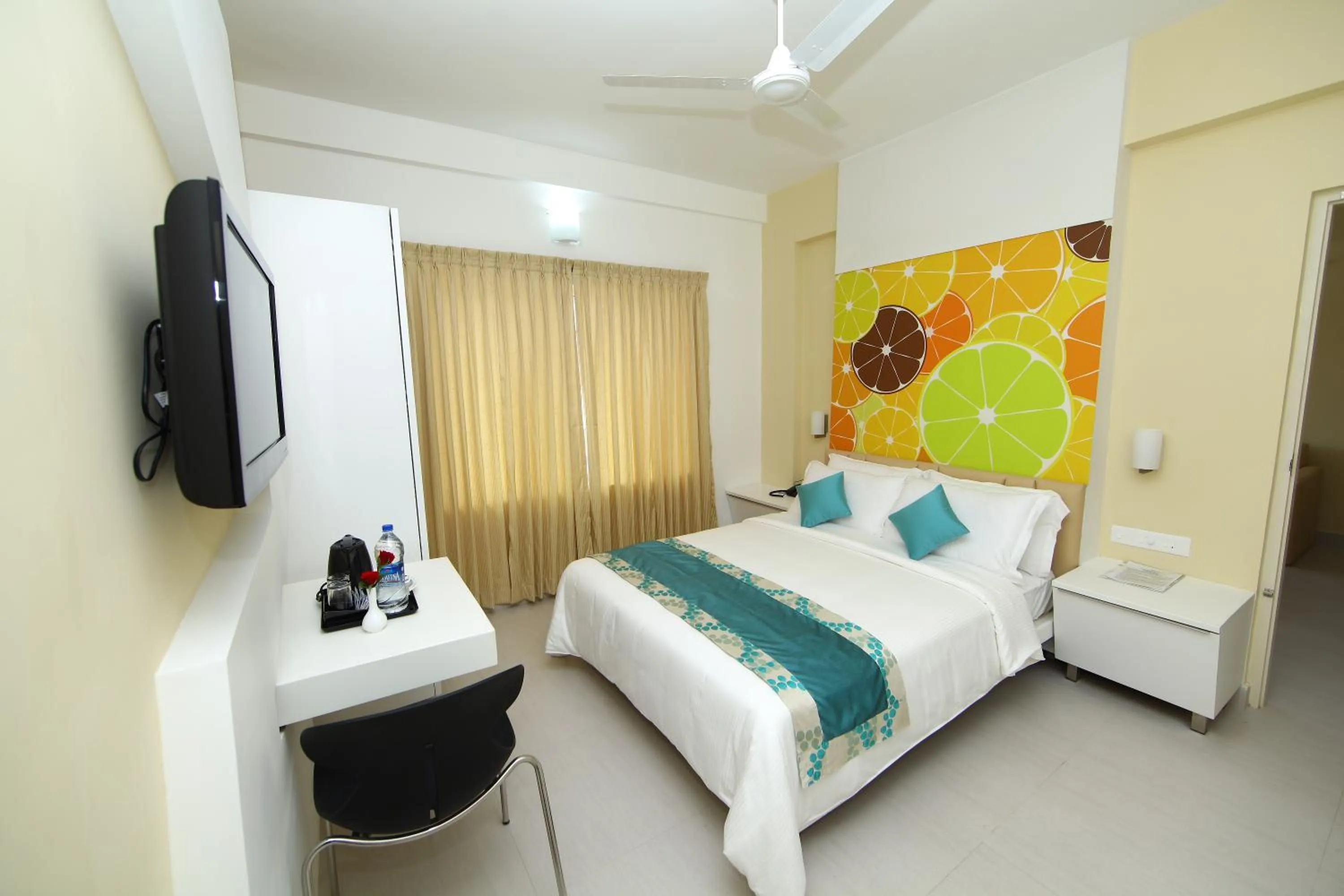 Bedroom, Bed in Millennium Continental