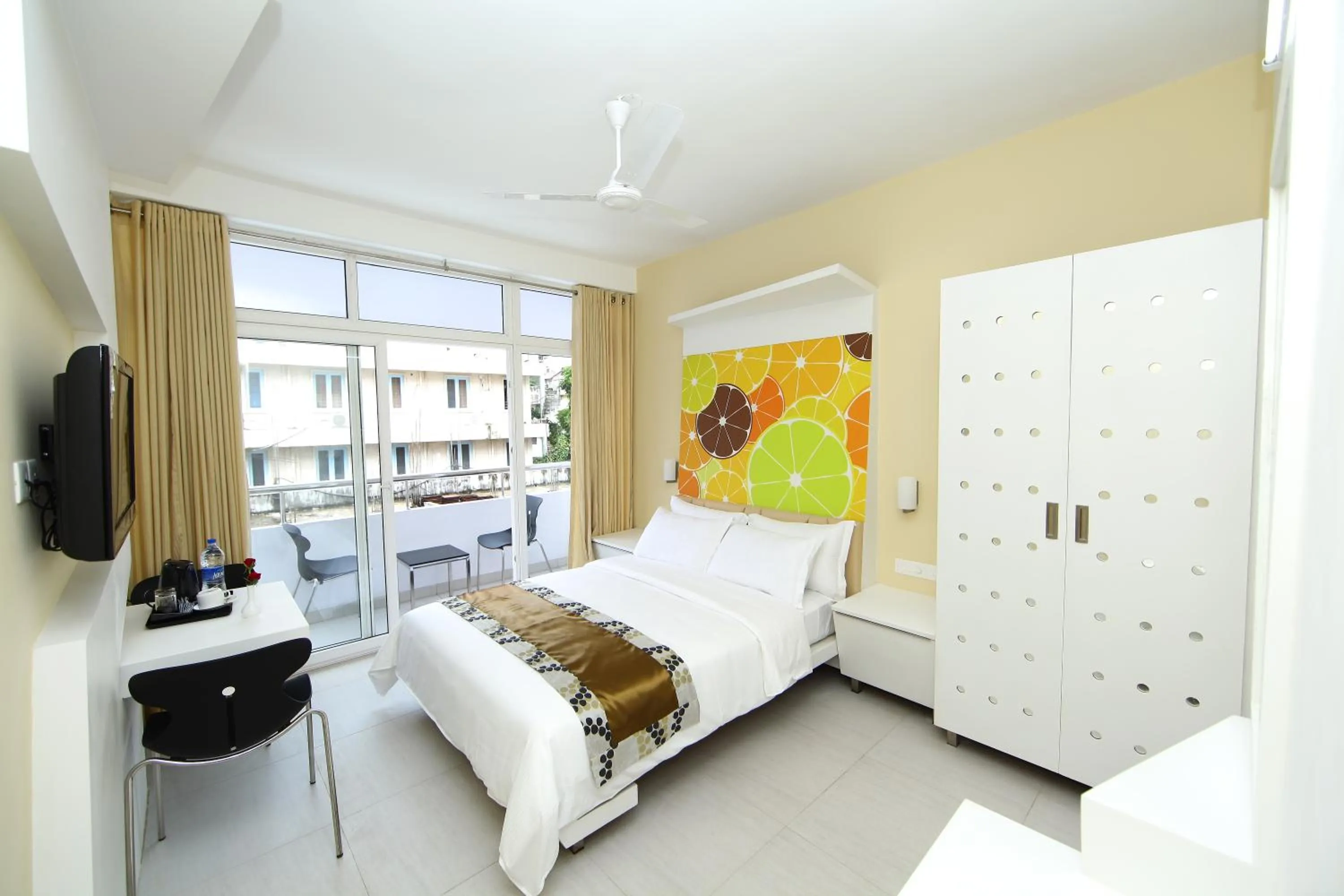 Bedroom, Bed in Millennium Continental