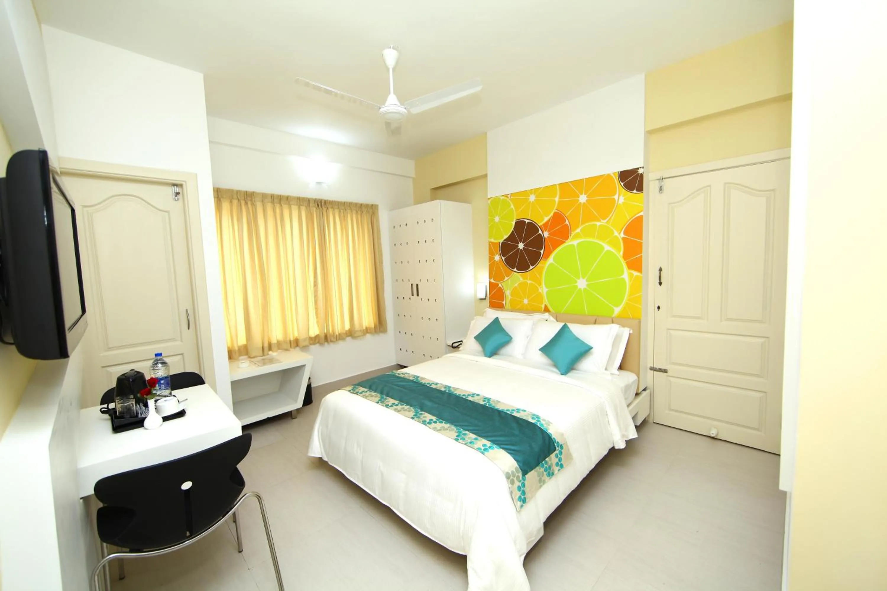 Bedroom, Bed in Millennium Continental