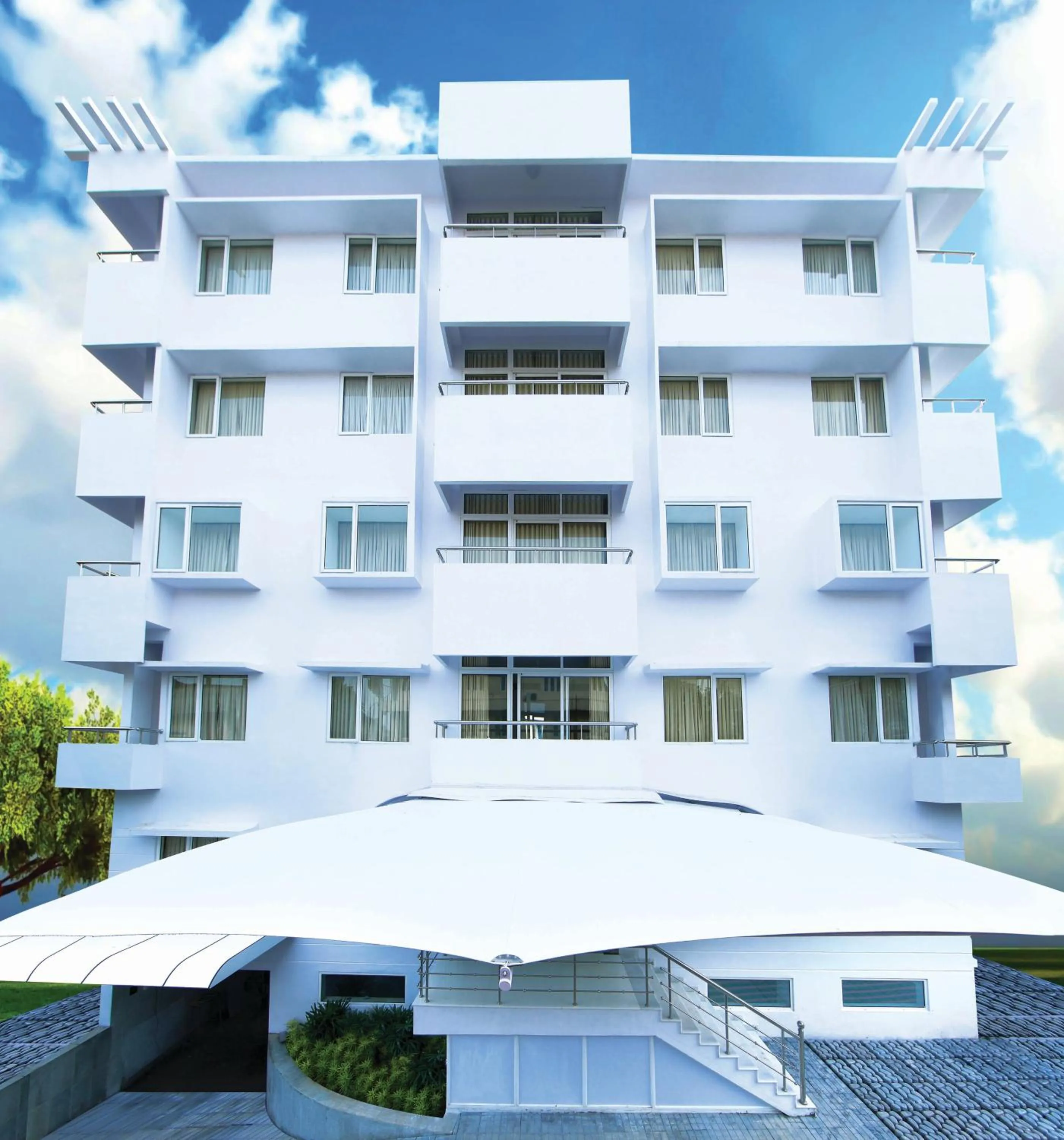 Facade/entrance in Millennium Continental