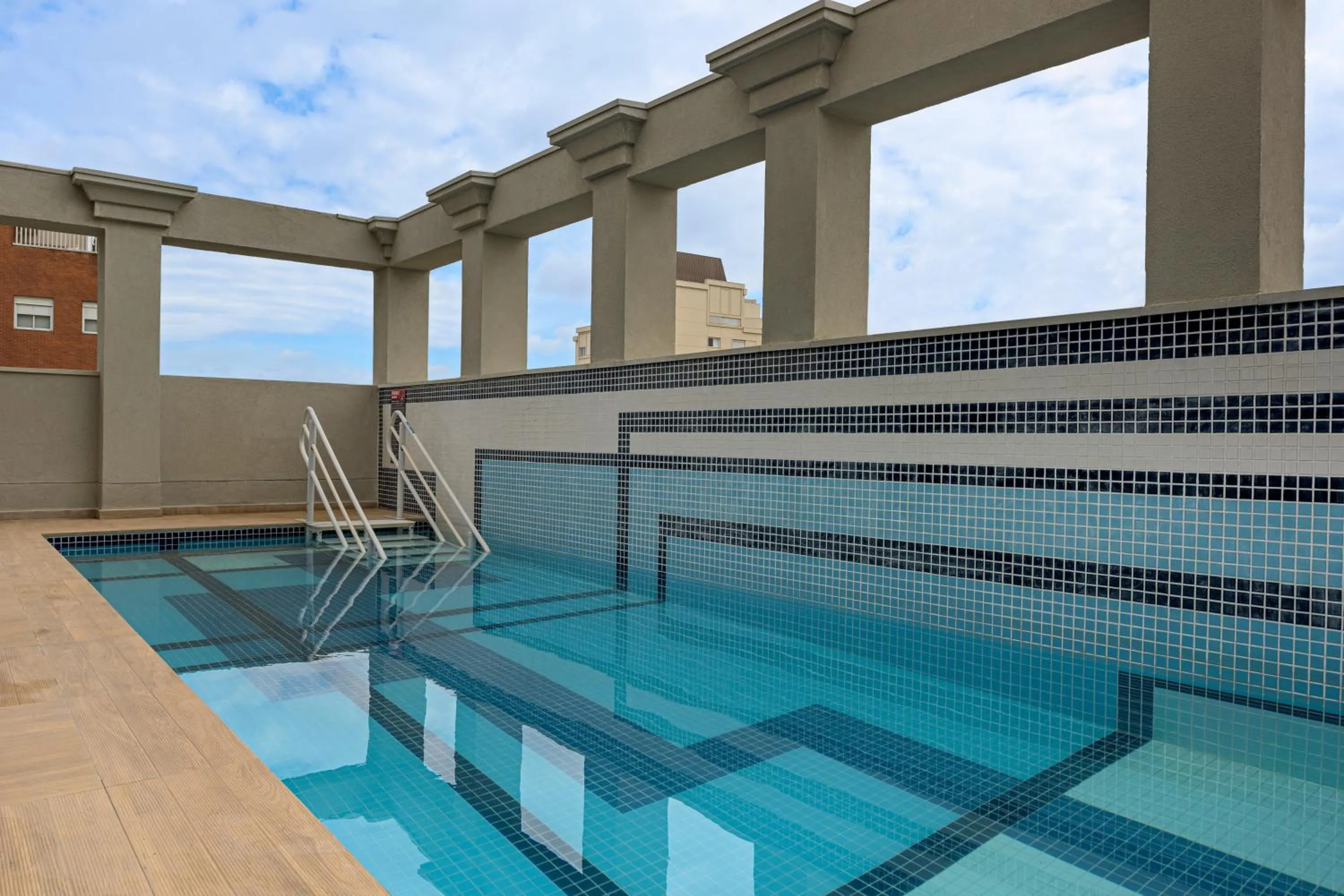 Swimming pool in Novotel SP Jardins