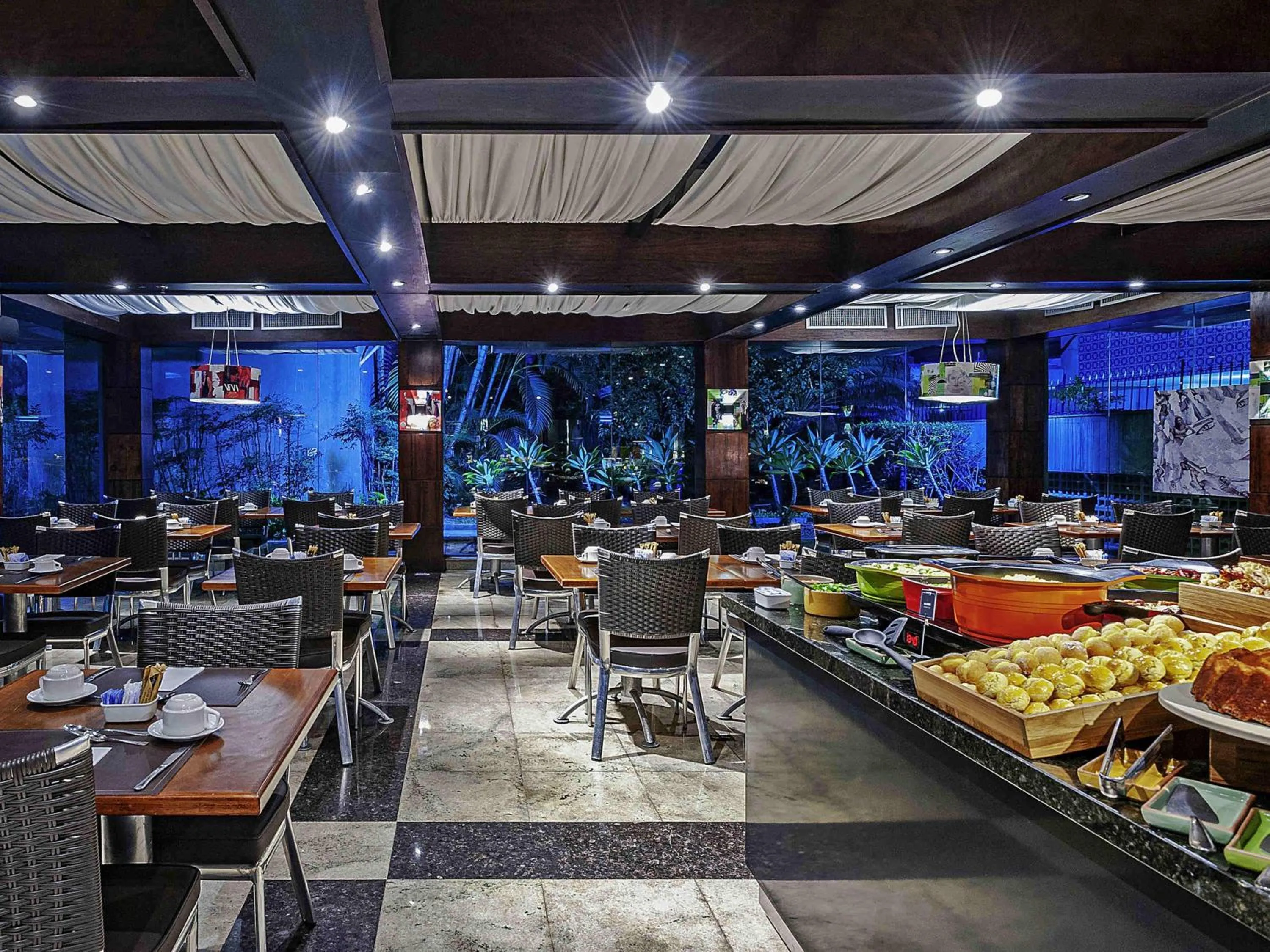 Restaurant/places to eat in Novotel SP Jardins