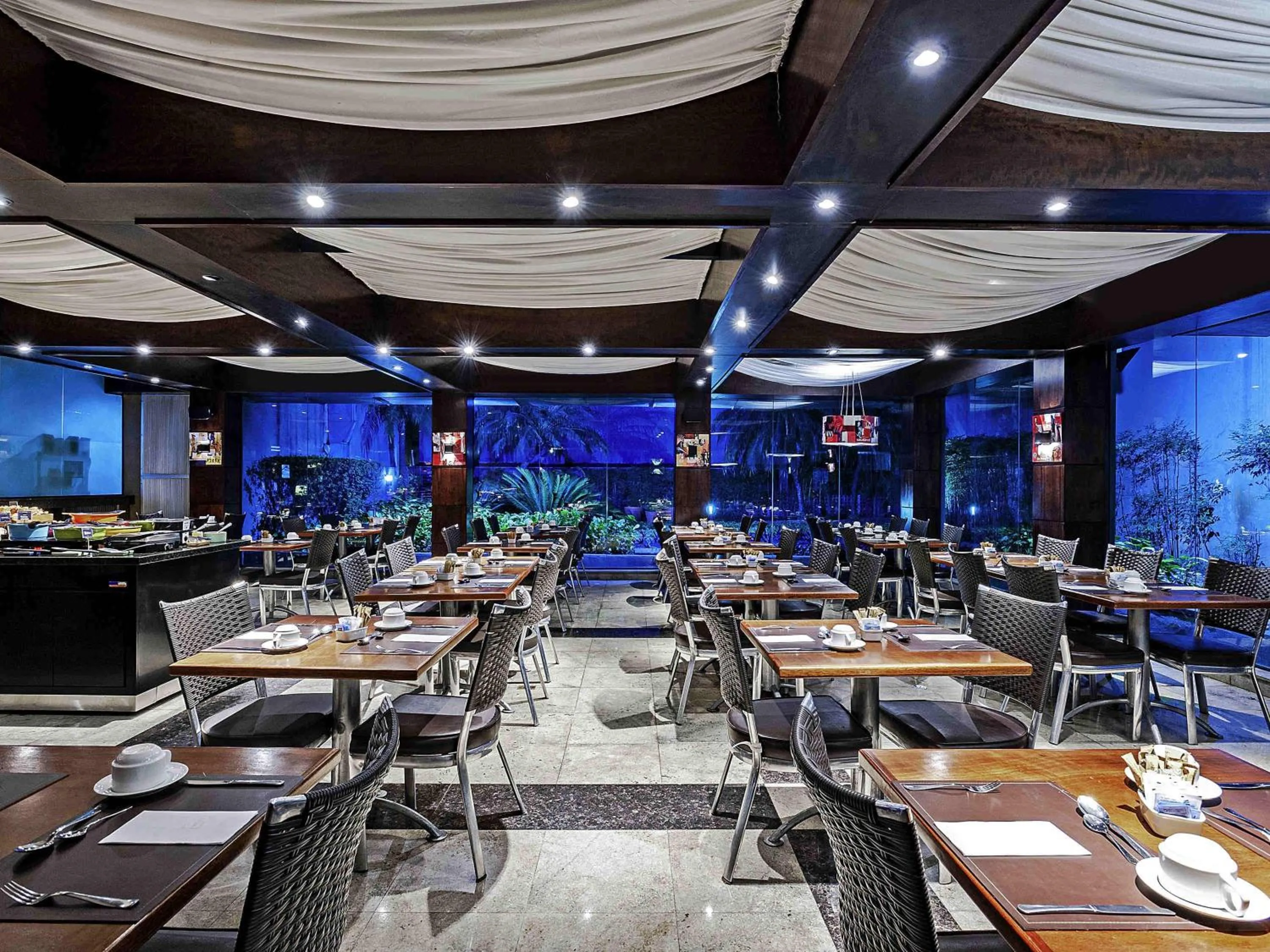 Restaurant/places to eat in Novotel SP Jardins