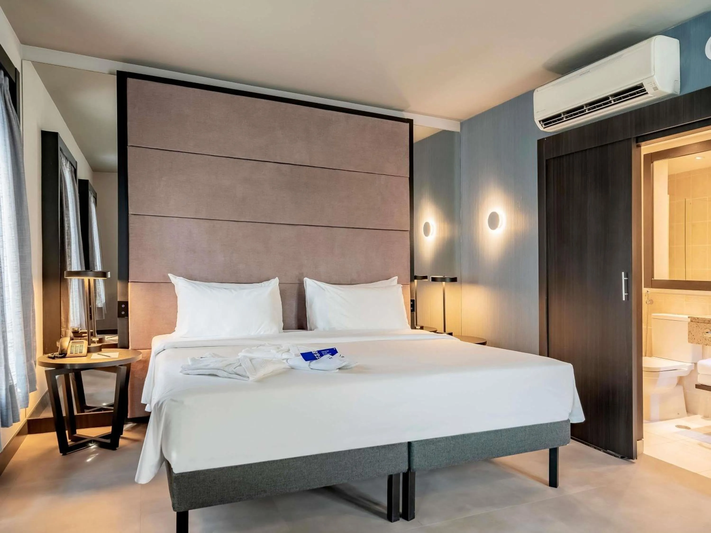 Bedroom, Bed in Novotel SP Jardins