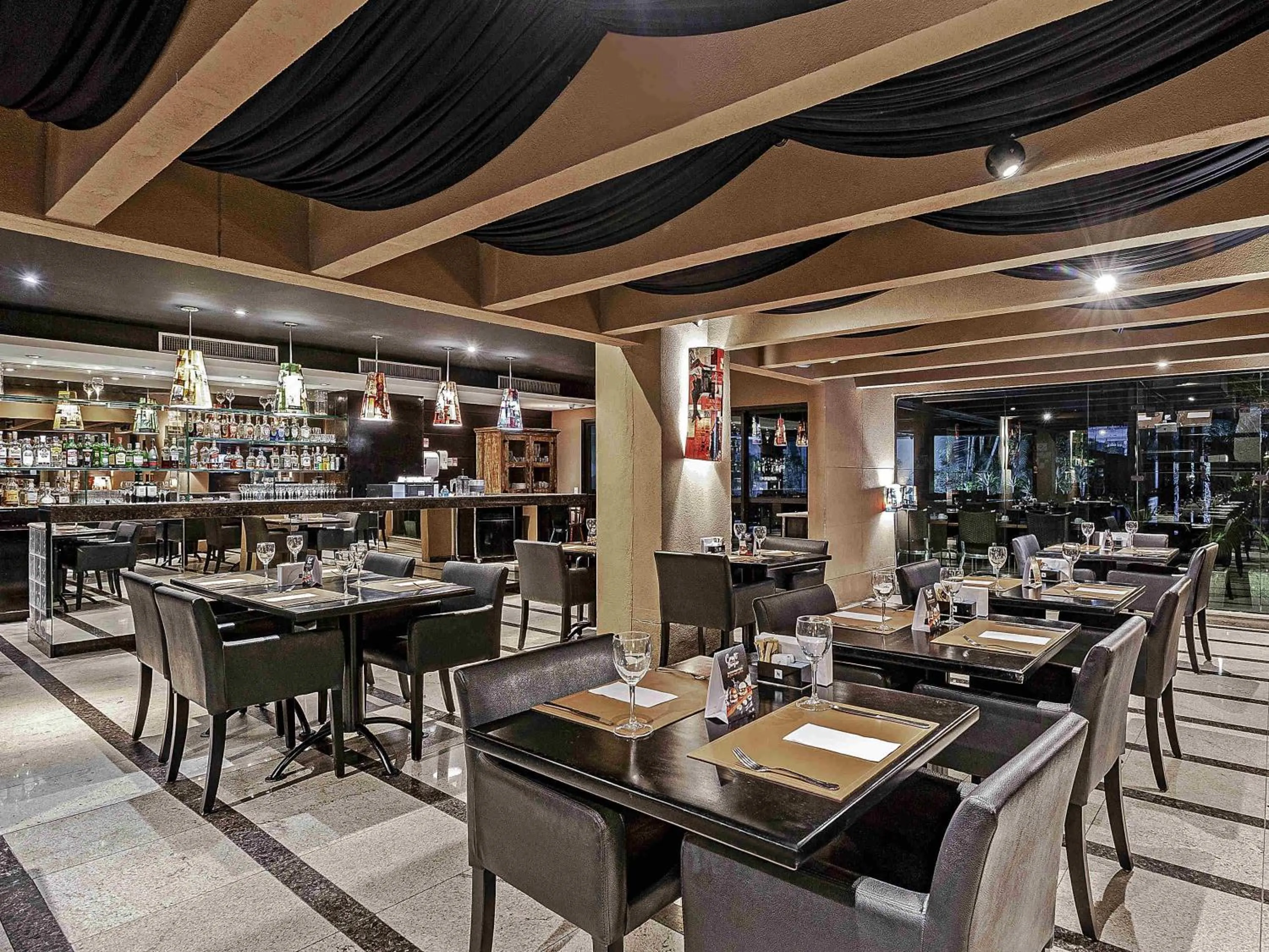 Restaurant/places to eat in Novotel SP Jardins