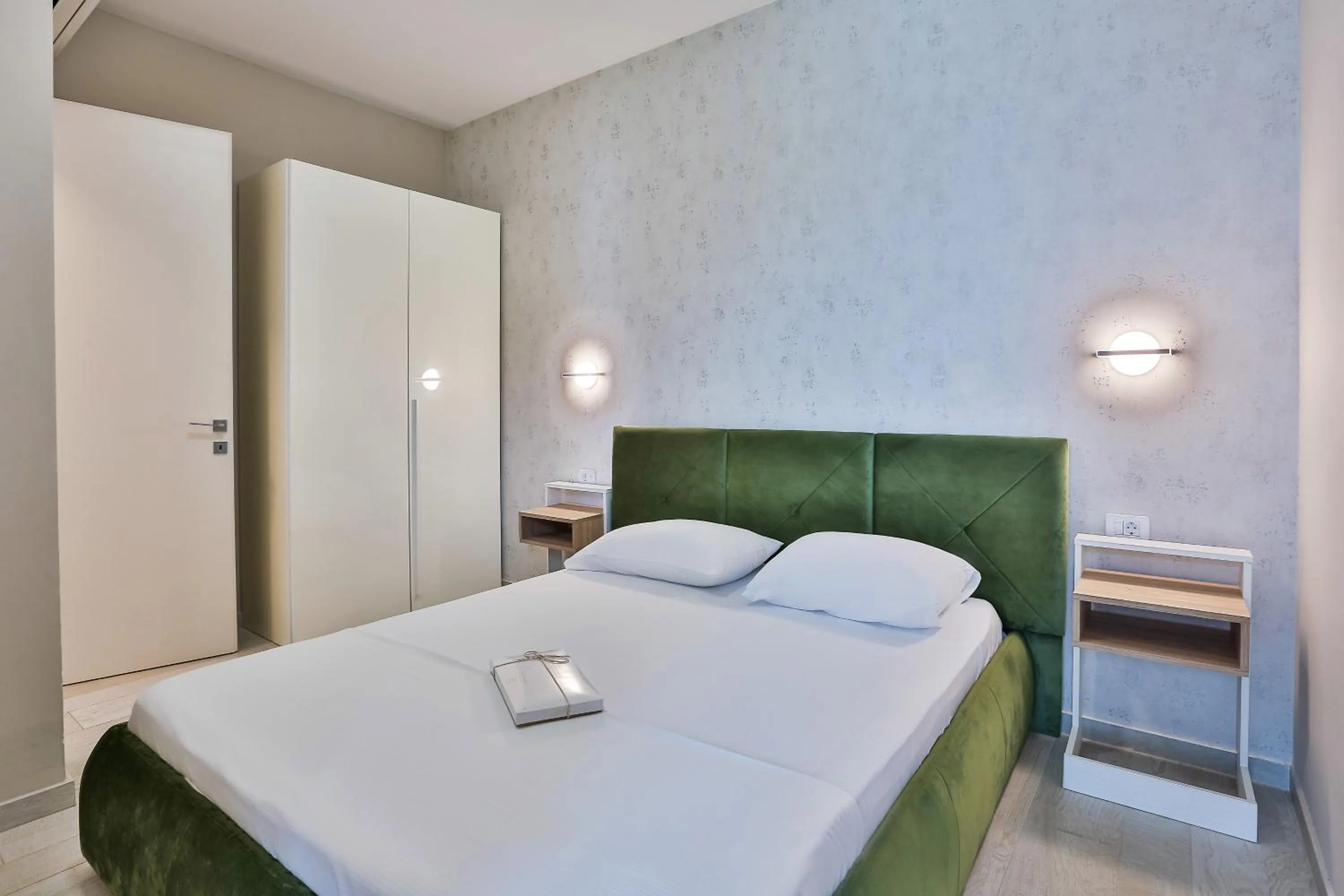 Bed in Royal Gardens Paradise