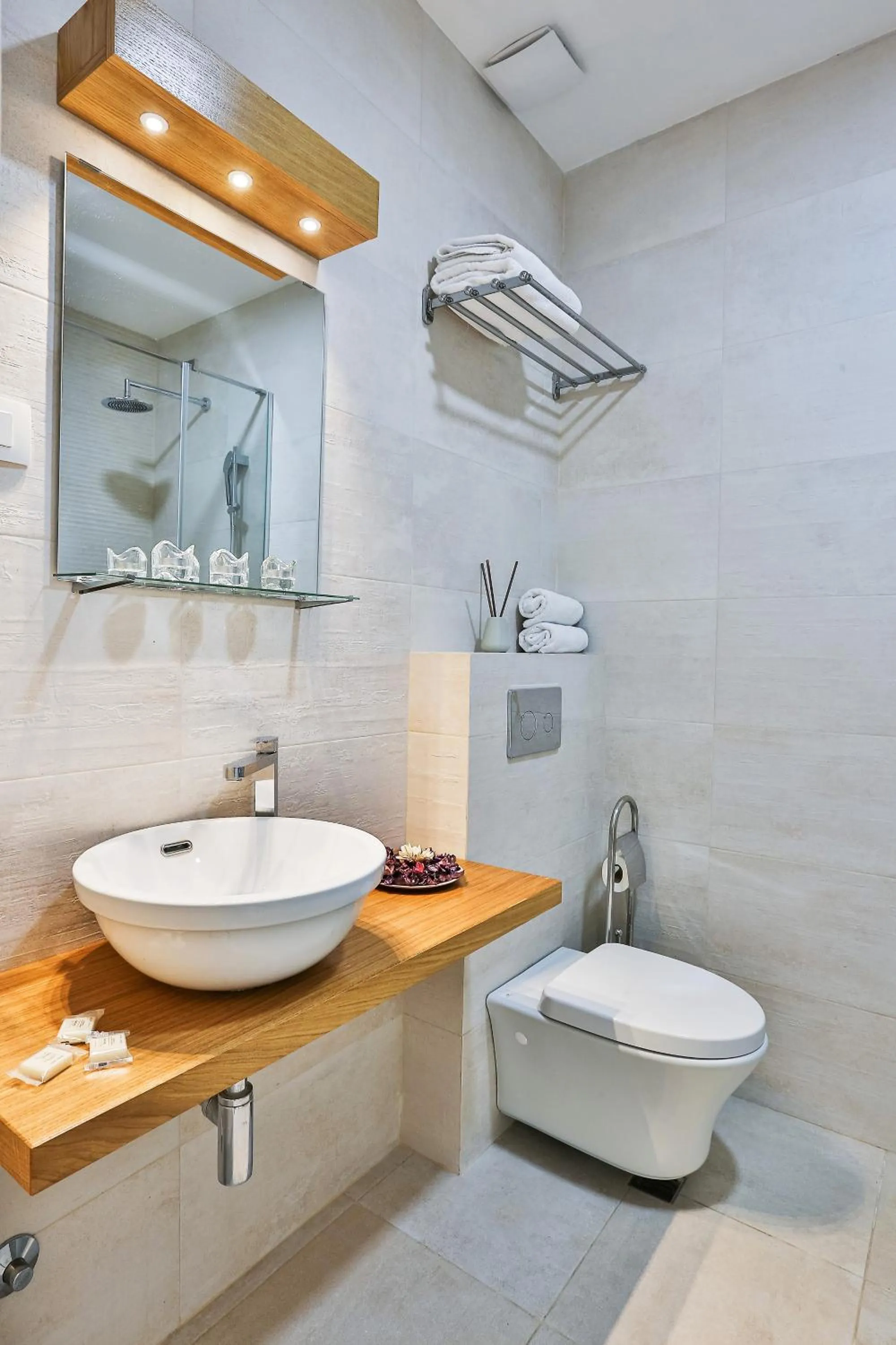 Bathroom in Royal Gardens Paradise