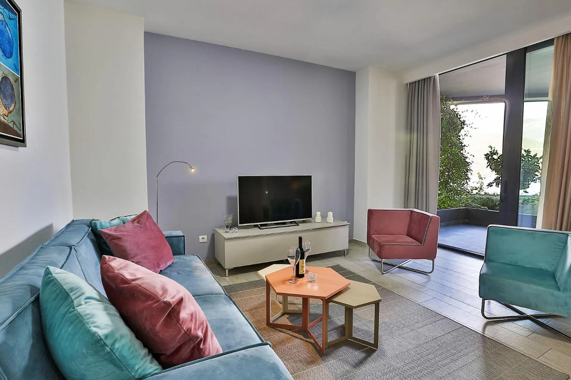 TV and multimedia in Royal Gardens Paradise