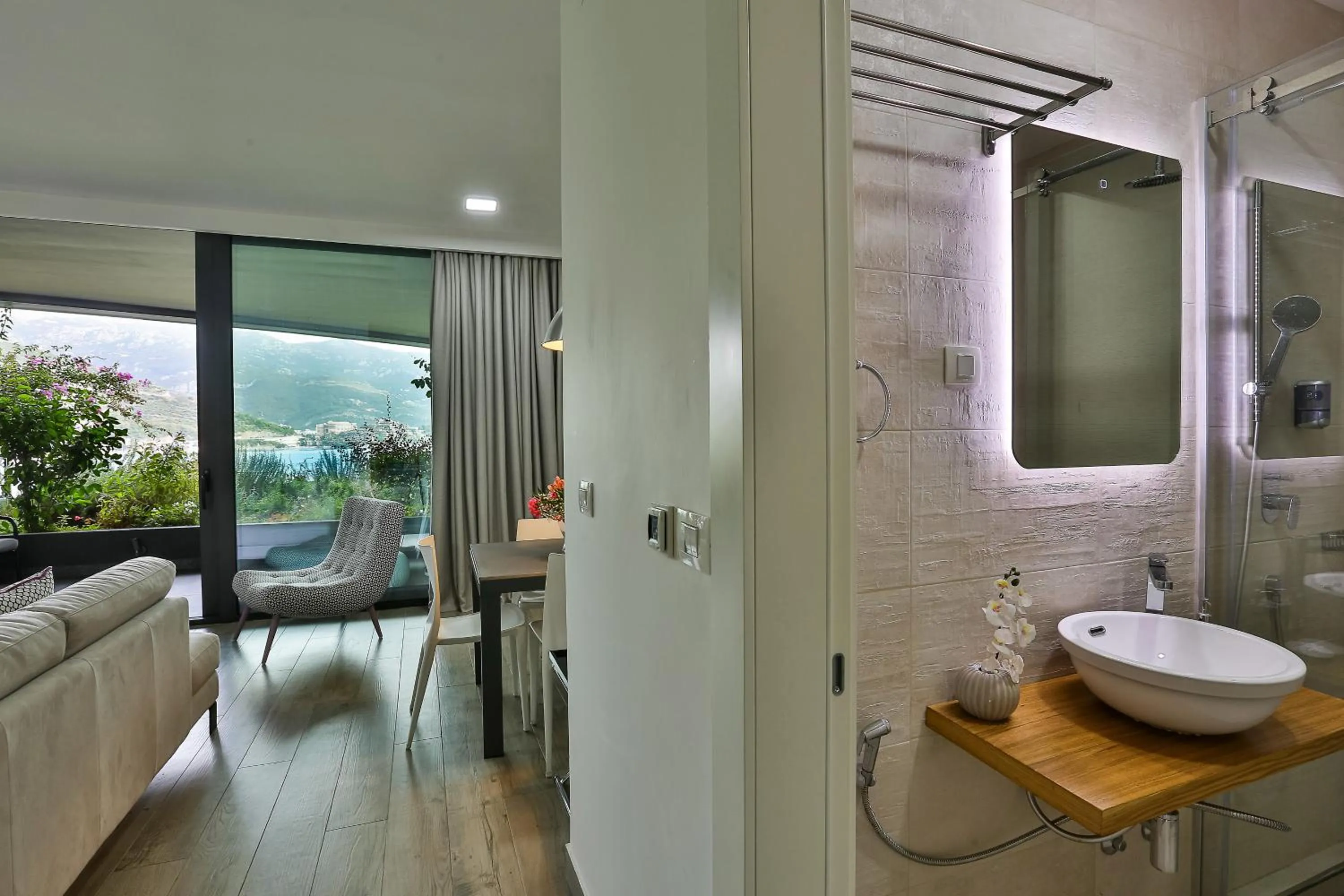 Bathroom in Royal Gardens Paradise