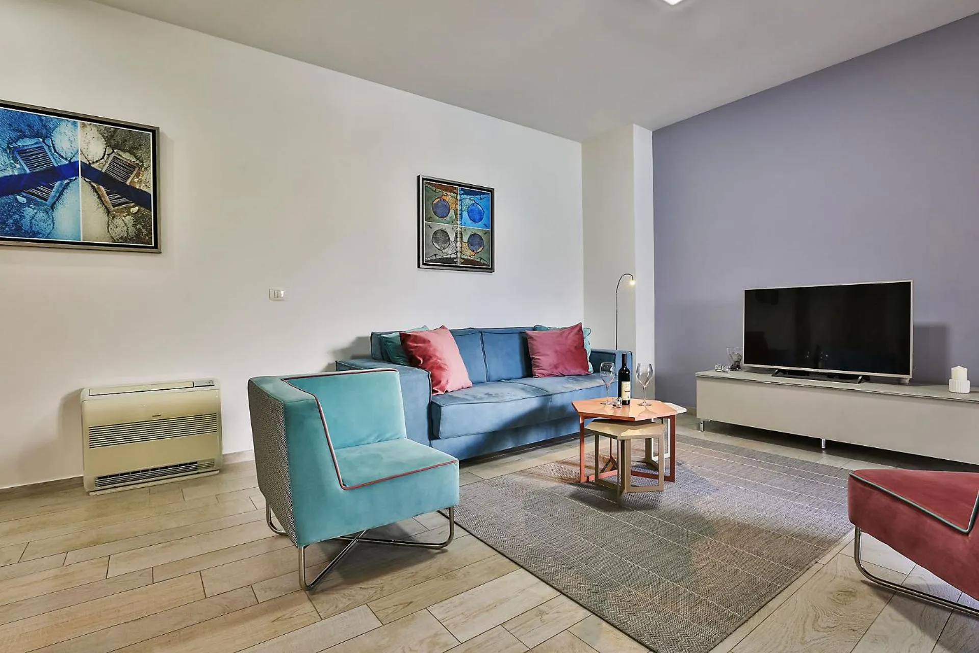 TV and multimedia in Royal Gardens Paradise