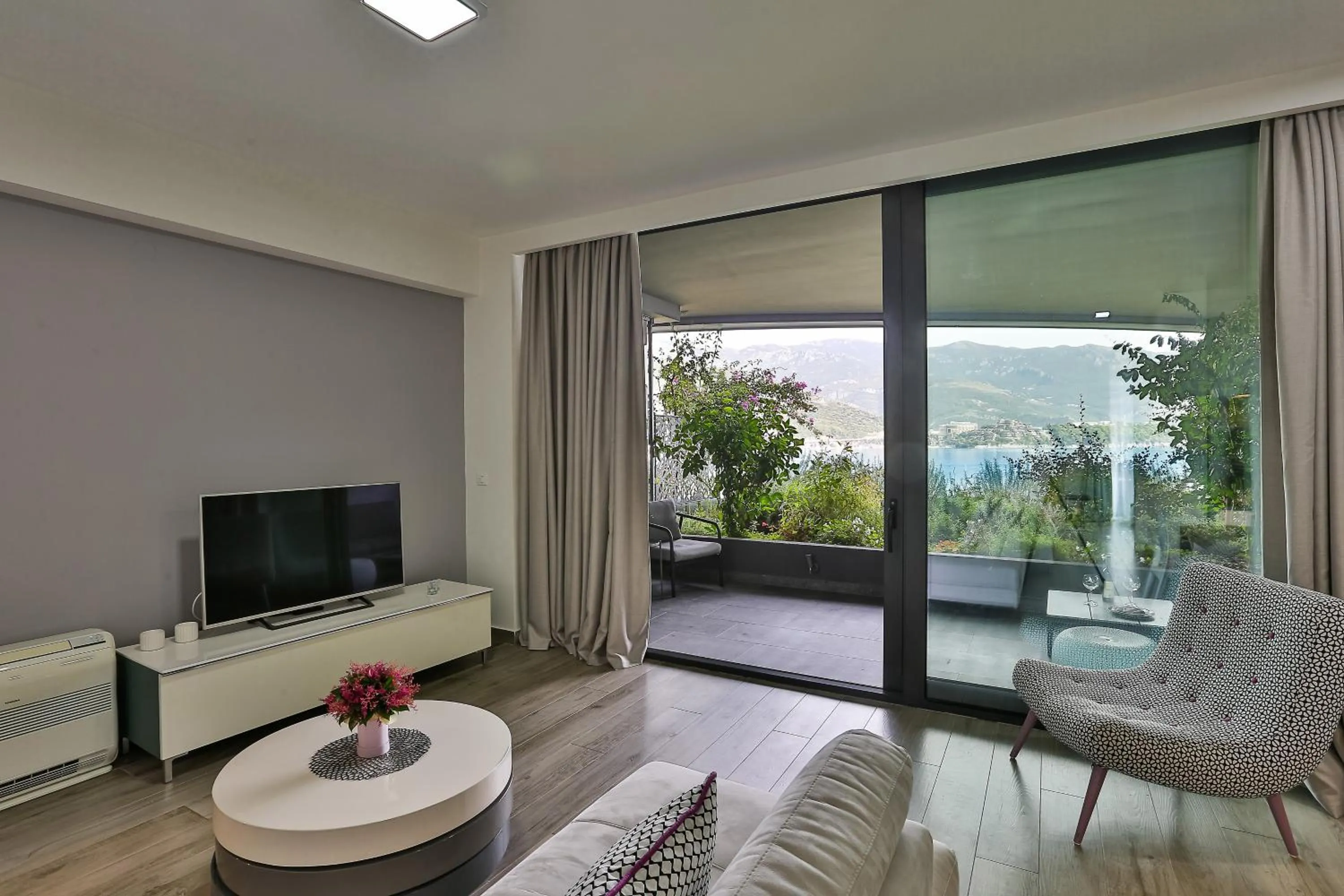 Garden in Royal Gardens Paradise