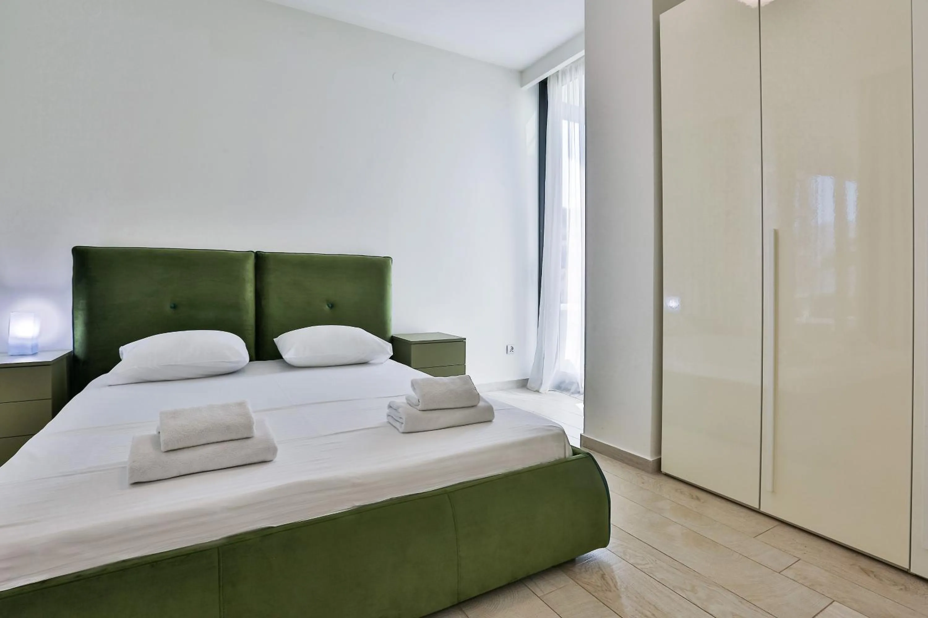 Bed in Royal Gardens Paradise