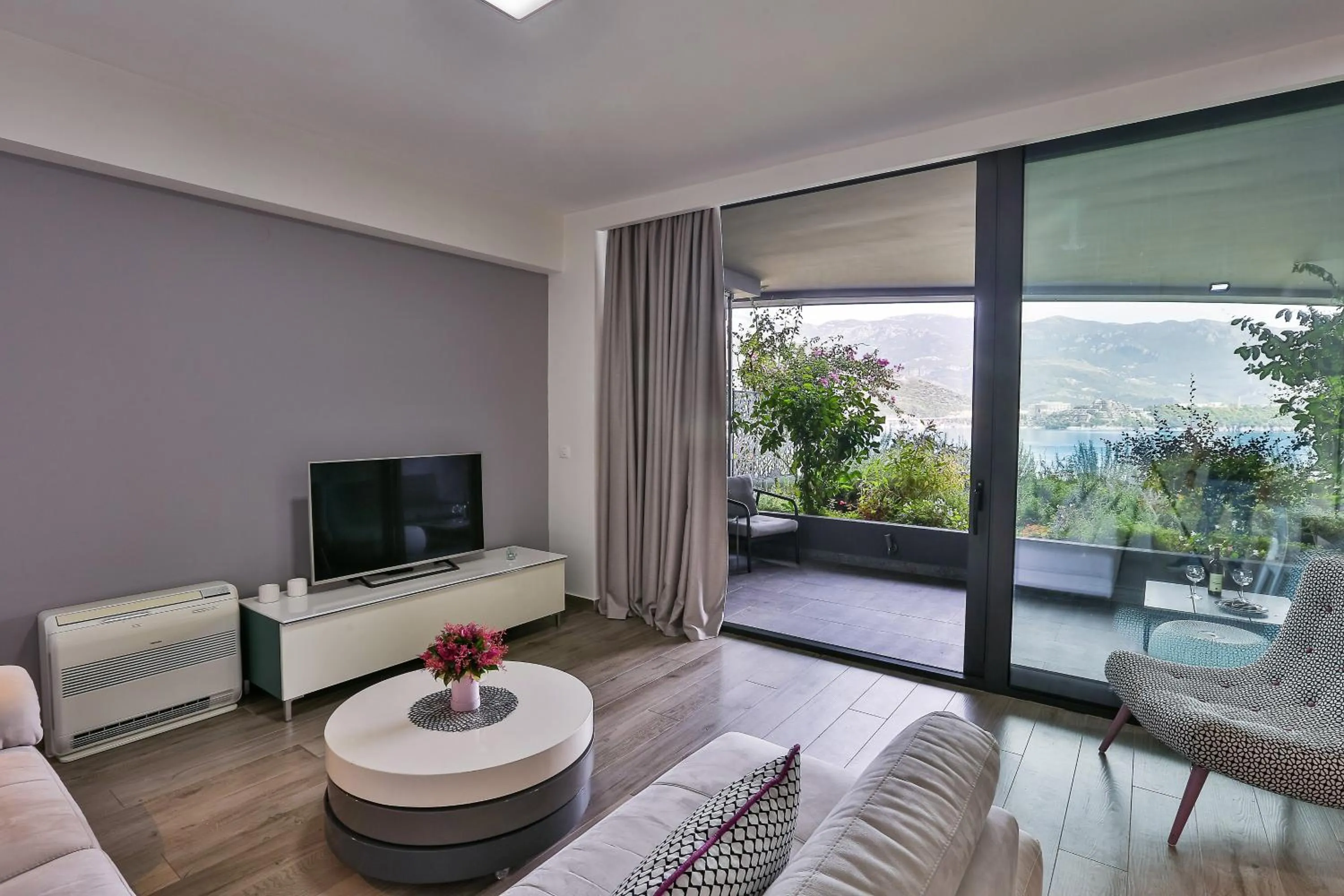 Garden in Royal Gardens Paradise