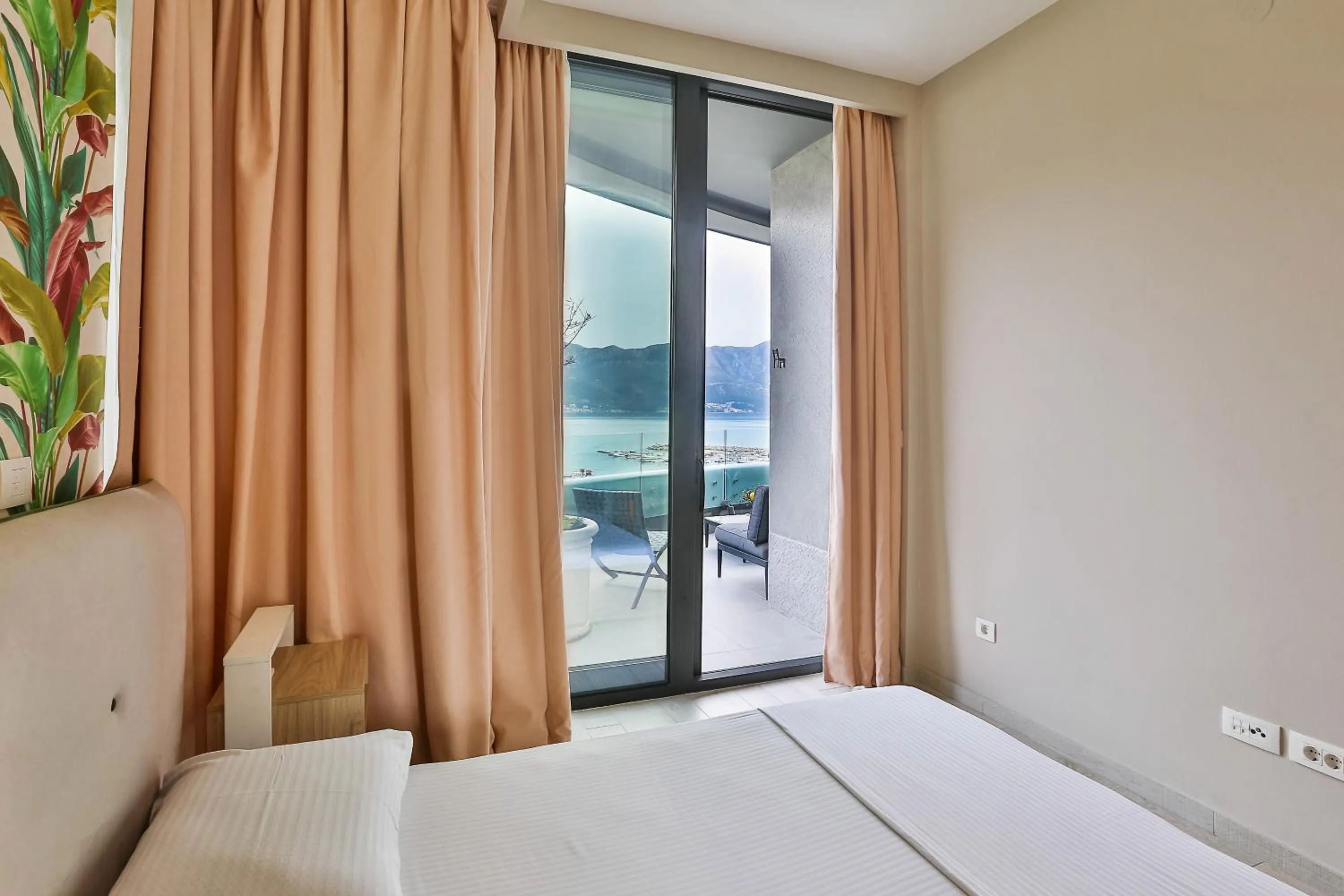 Bed in Royal Gardens Paradise