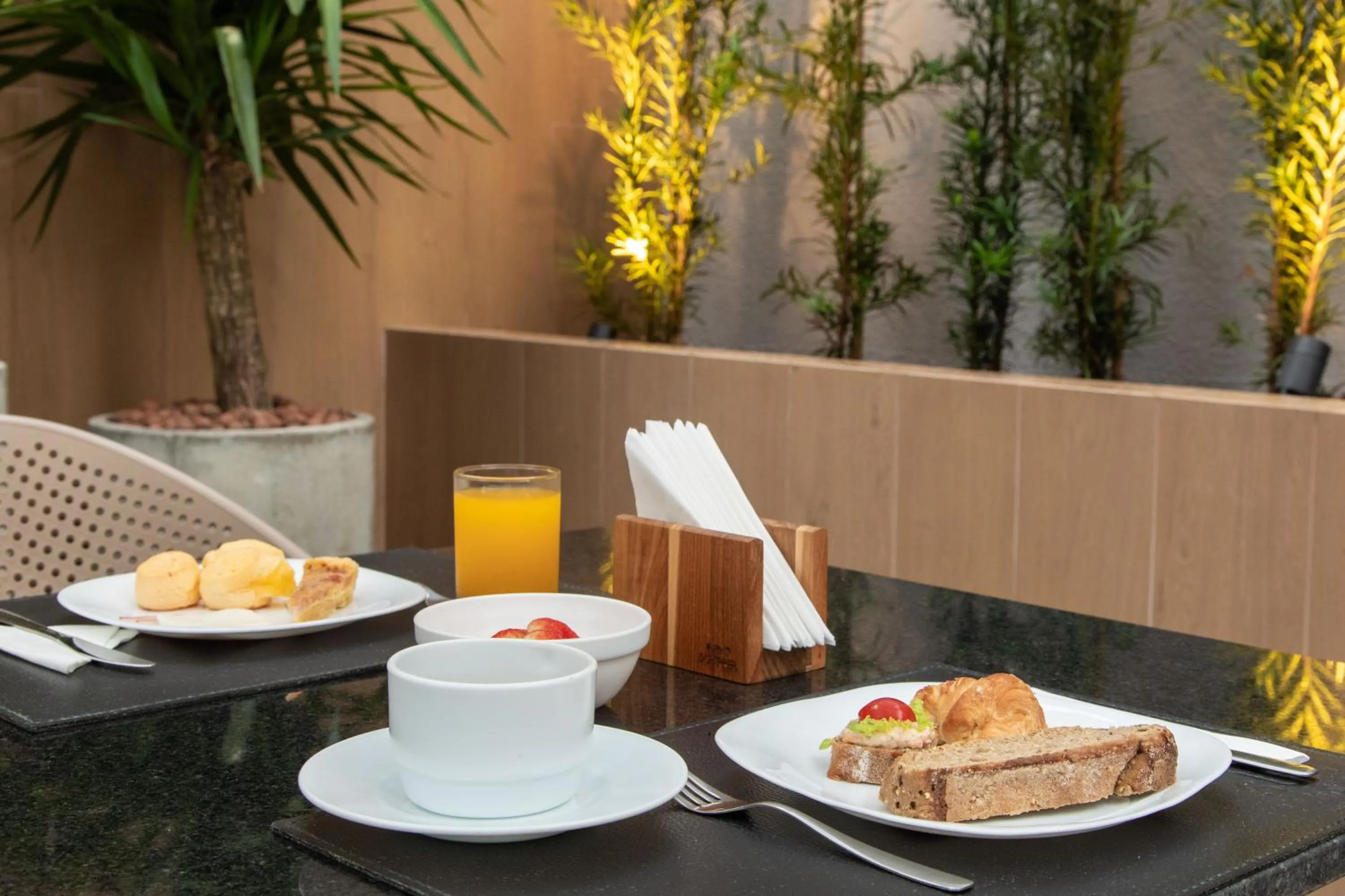 Food and drinks in Slim Curitiba Alto da XV