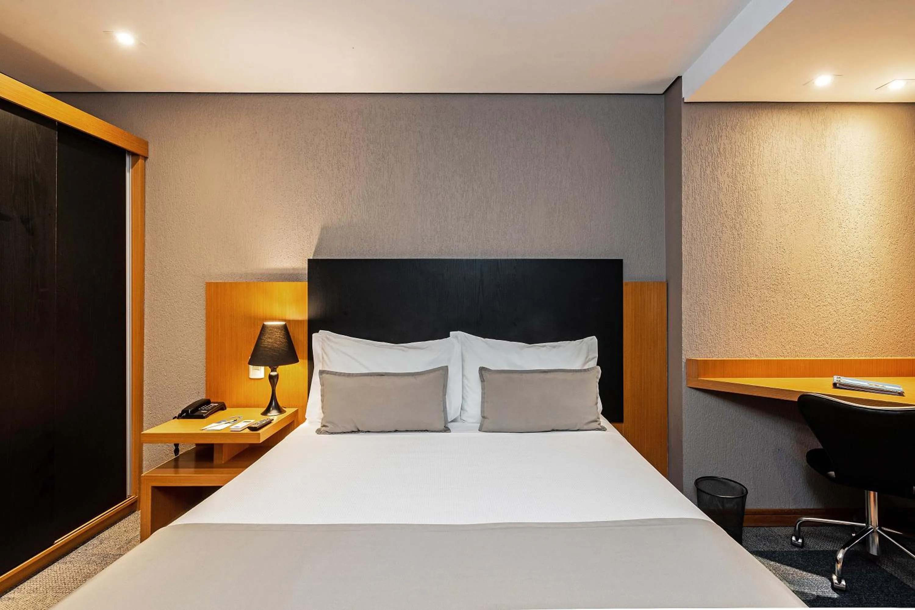 Bedroom, Bed in Slaviero Curitiba Batel