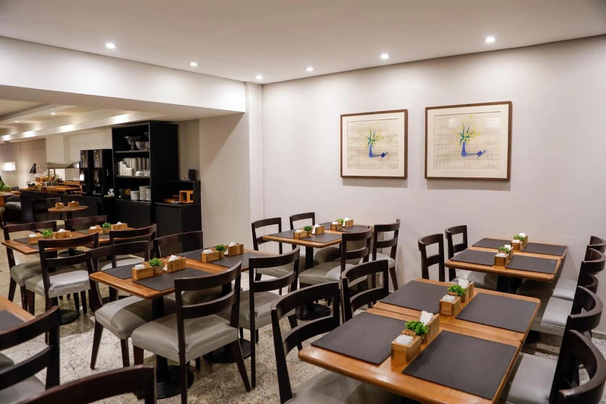 Restaurant/places to eat in Slaviero Curitiba Batel