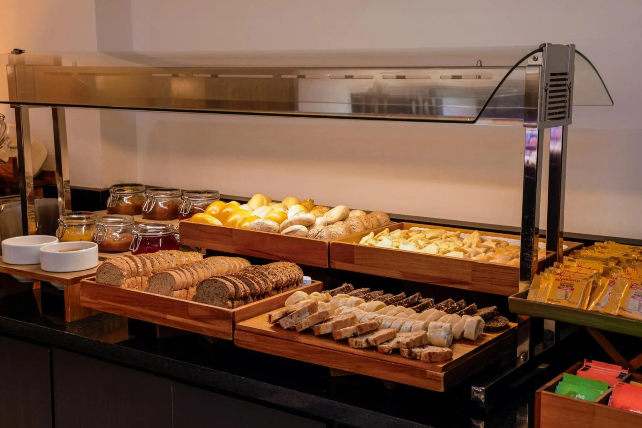 Buffet breakfast in Slaviero Curitiba Batel