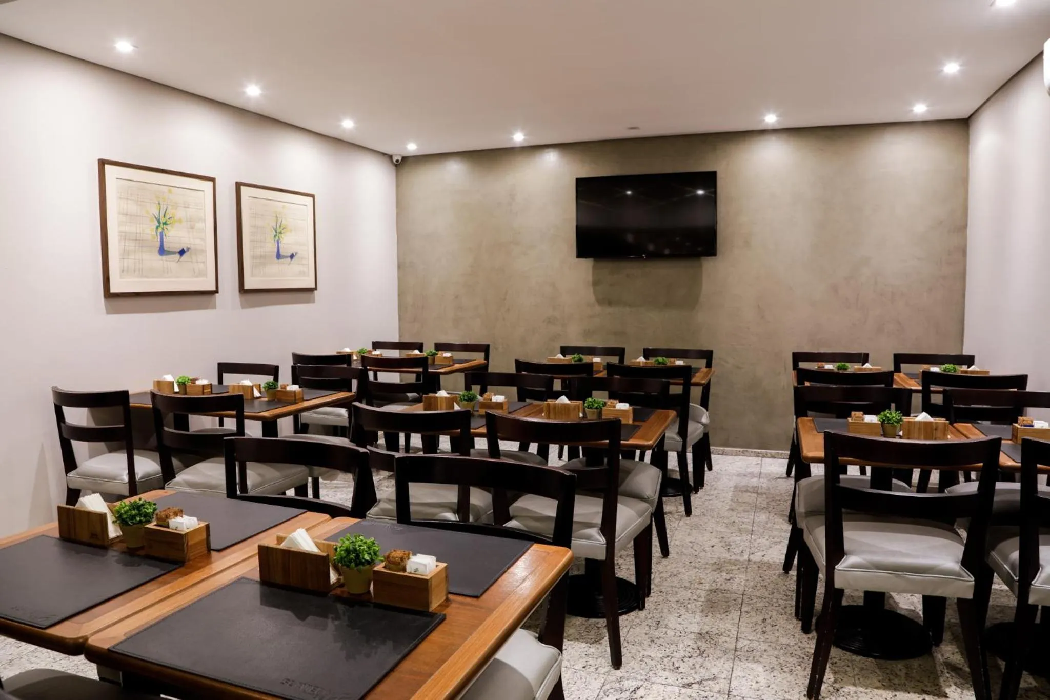 Restaurant/places to eat in Slaviero Curitiba Batel