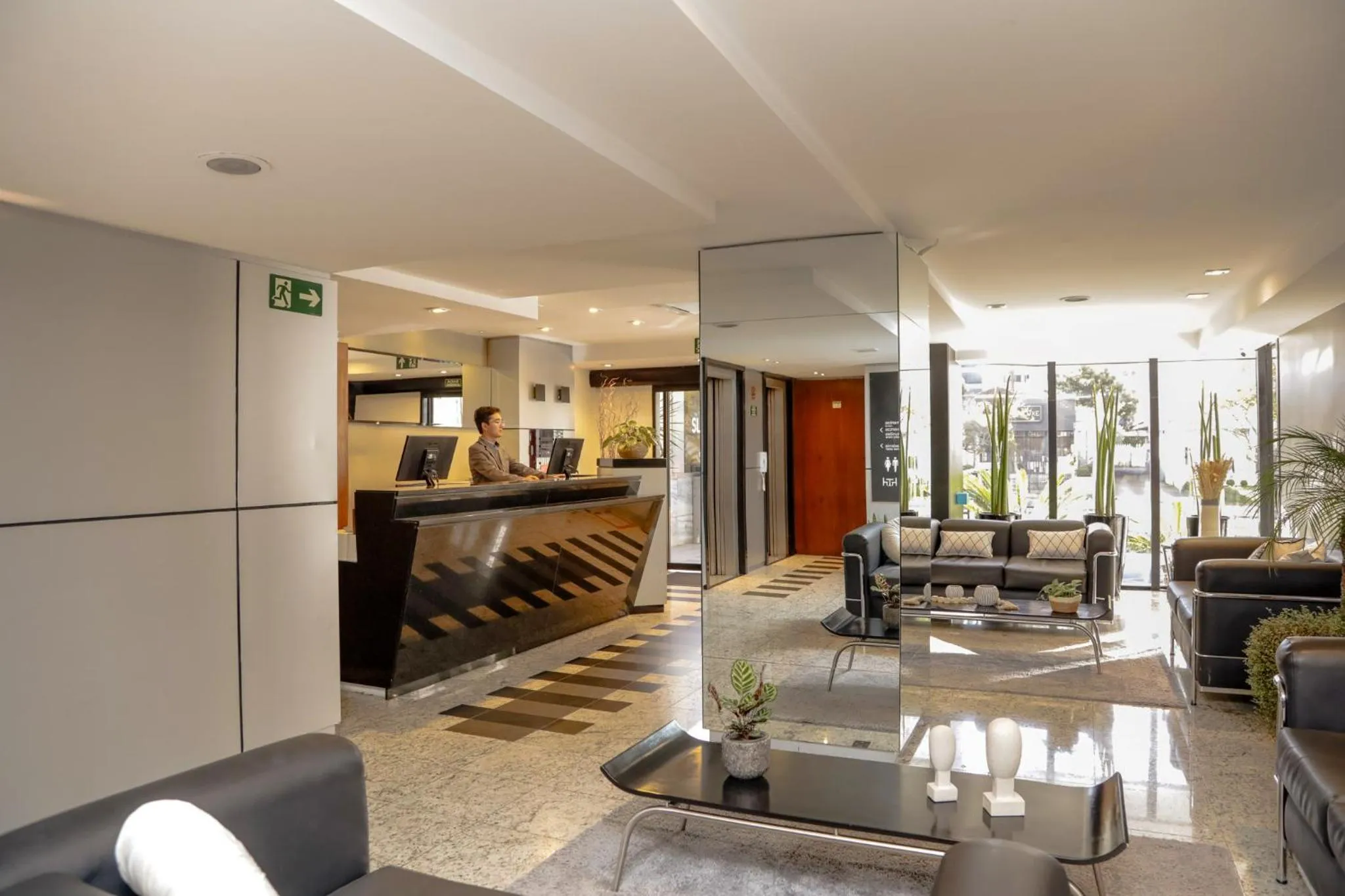 Lobby or reception in Slaviero Curitiba Batel