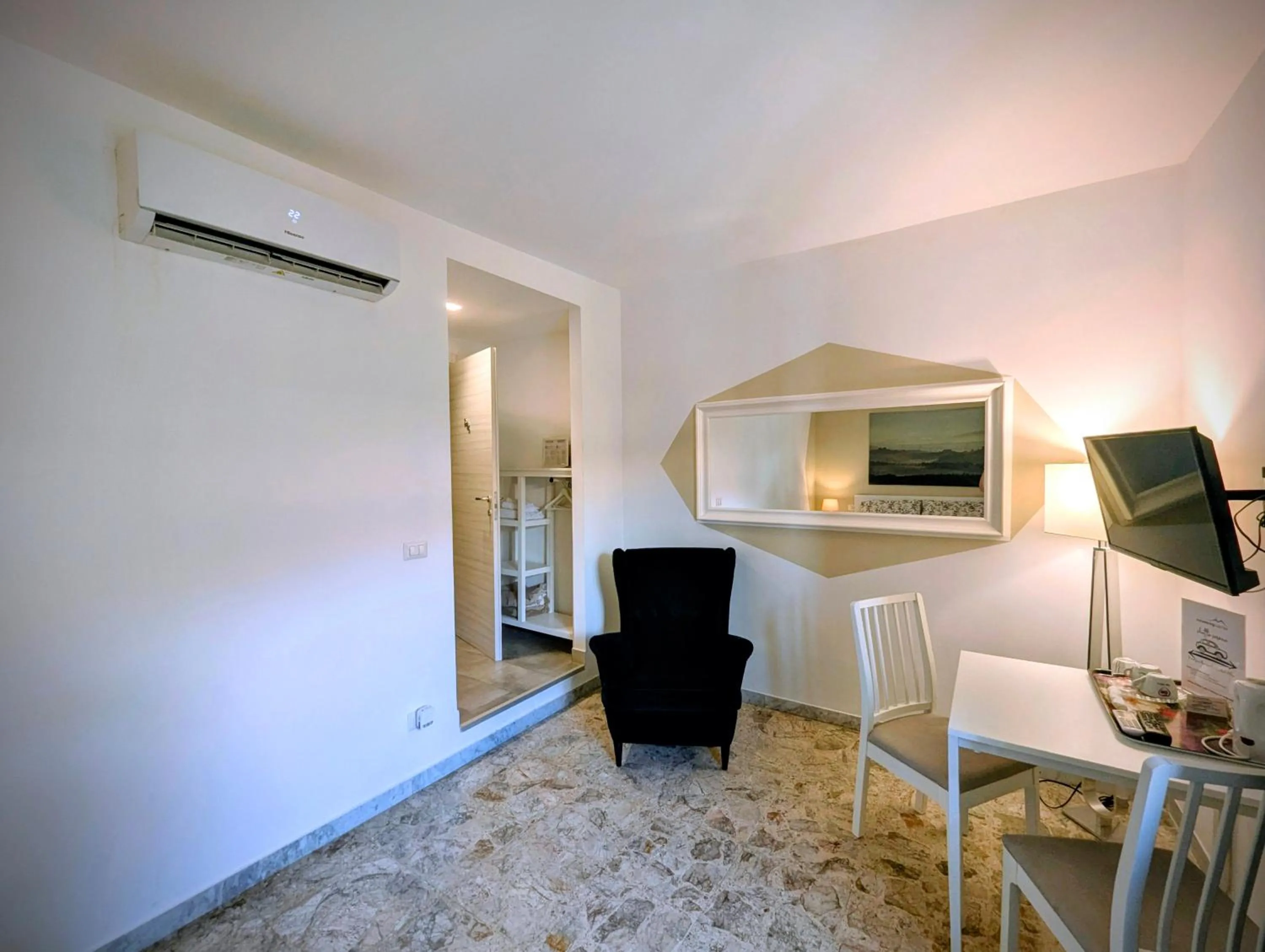 TV and multimedia in La Locanda Dell'Arte-Museo