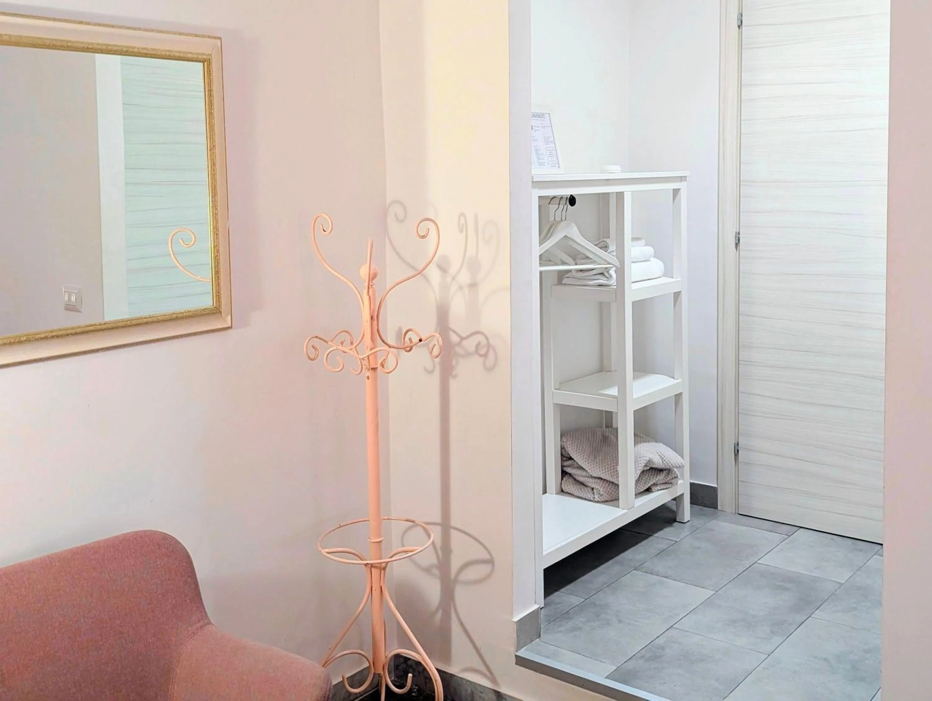 Photo of the whole room in La Locanda Dell'Arte-Museo