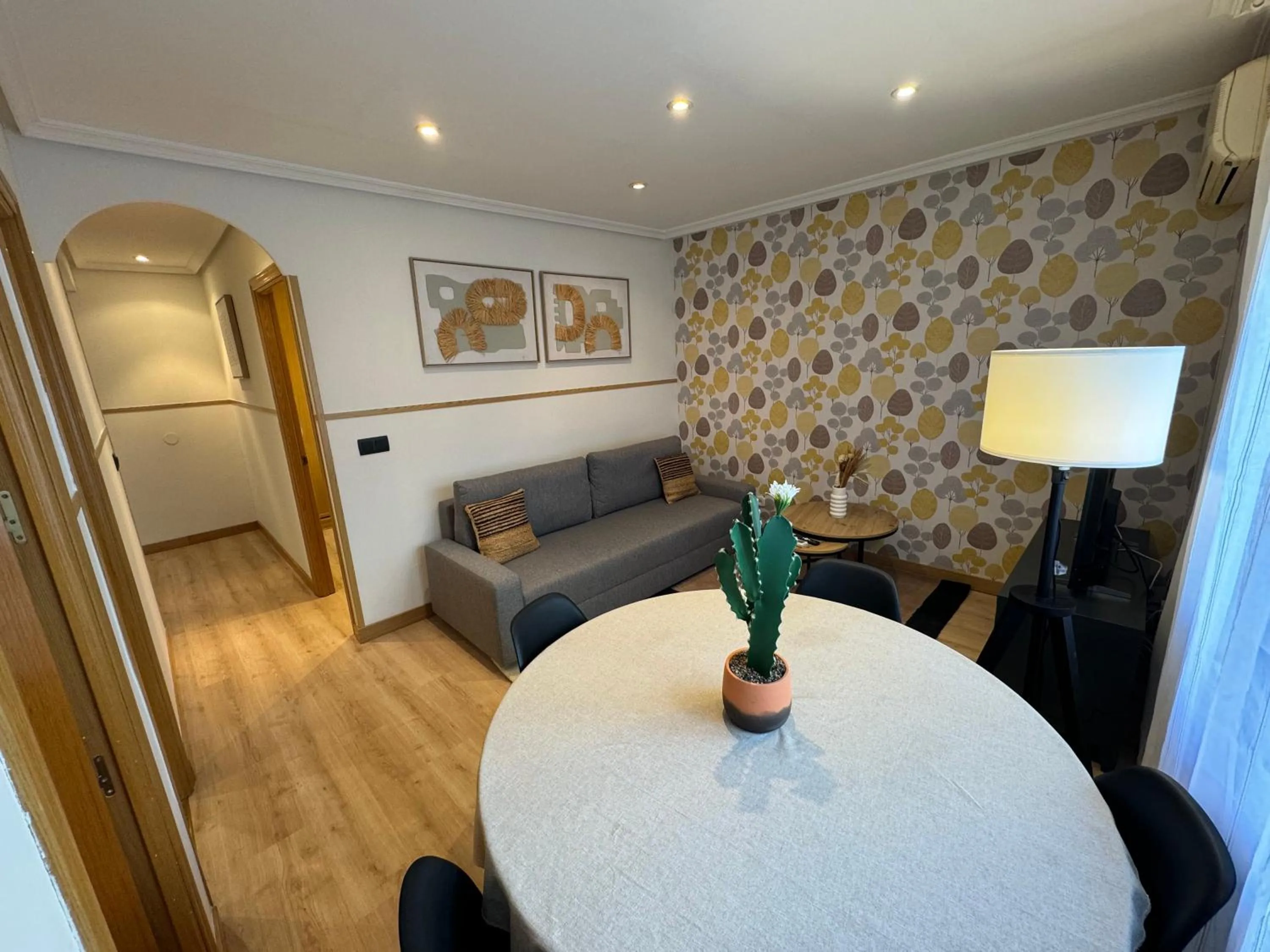 Dining area in Far Home Gran Vía