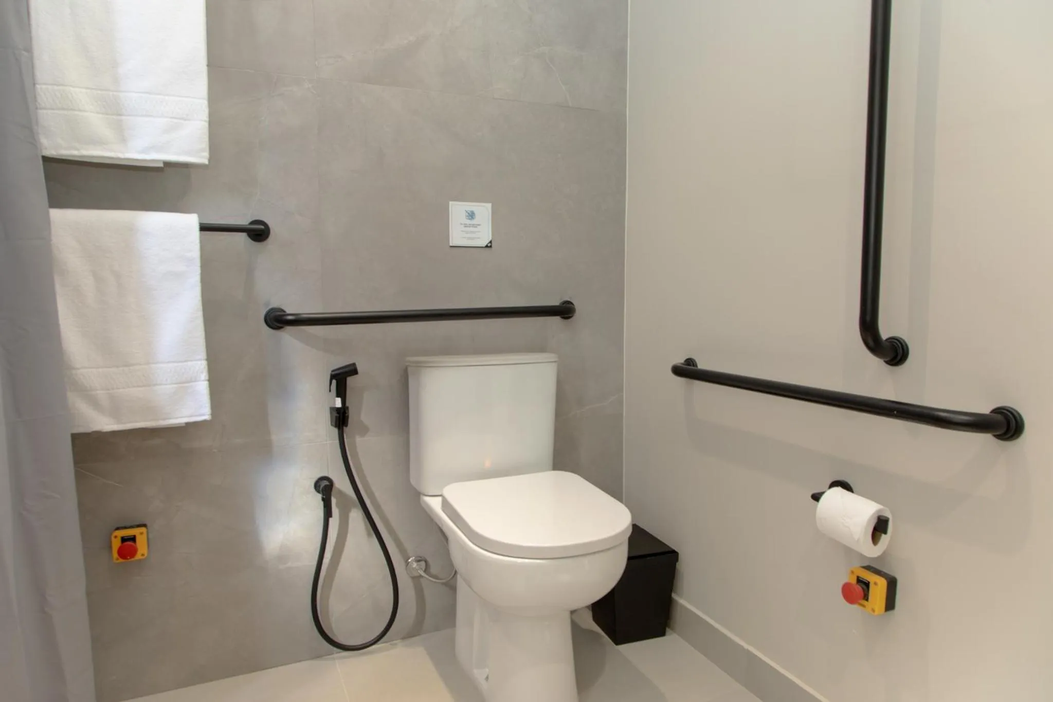 Bathroom in Slaviero Curitiba Shopping