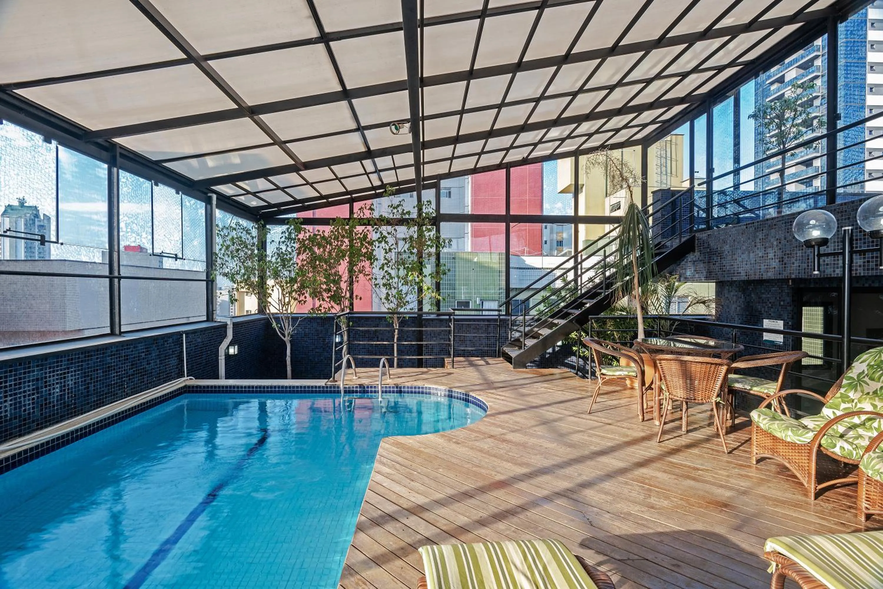 Swimming pool in Slaviero Curitiba Shopping