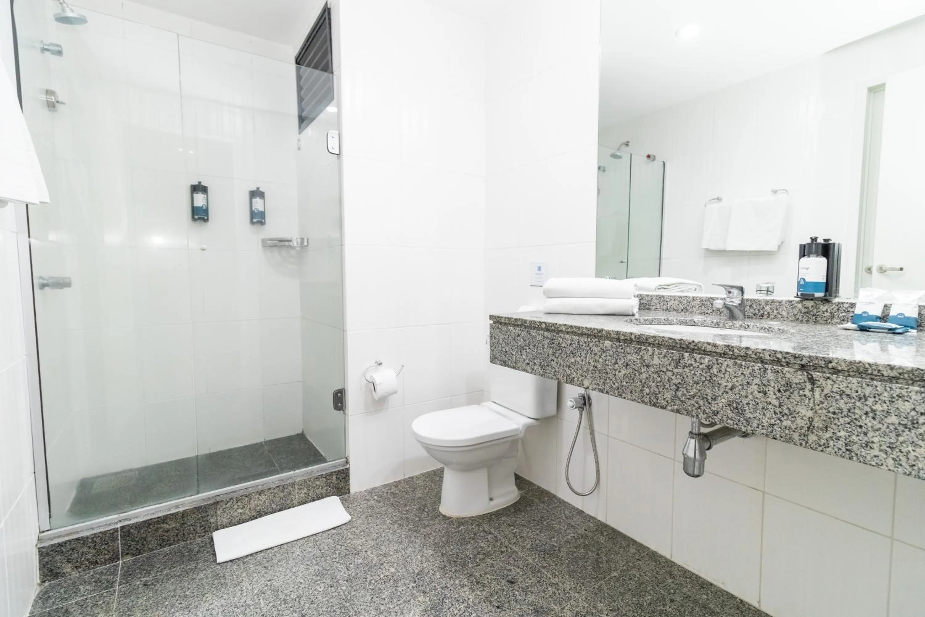 Shower in Slaviero Curitiba Shopping