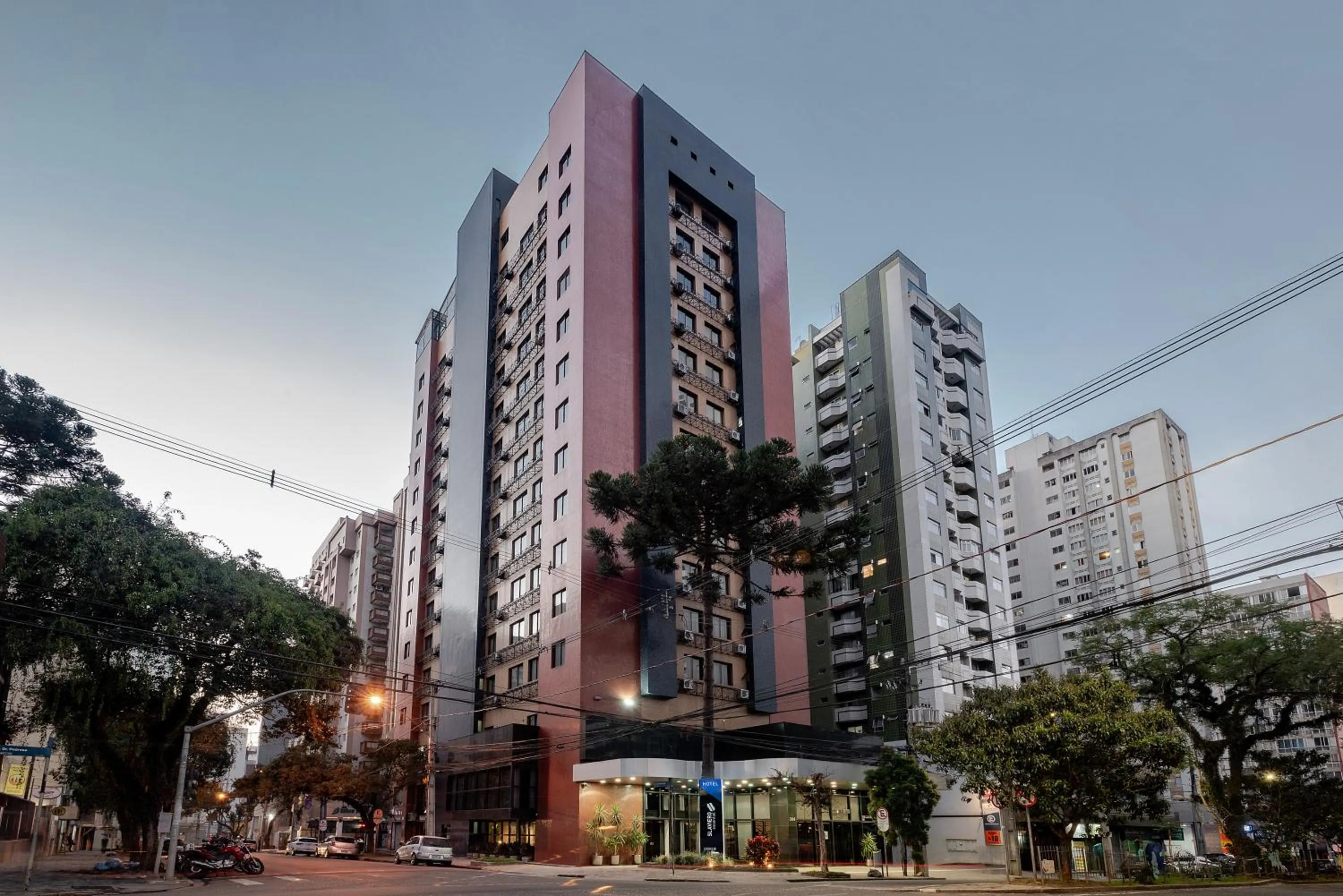 Property building in Slaviero Curitiba Shopping