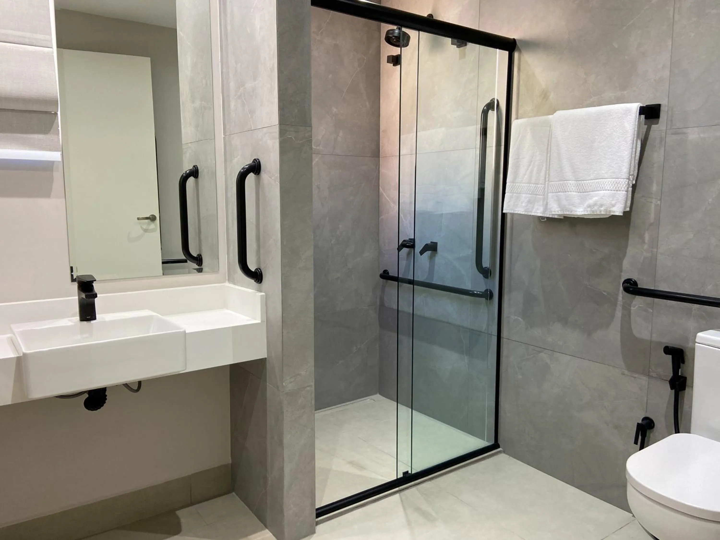 Shower in Slaviero Curitiba Shopping