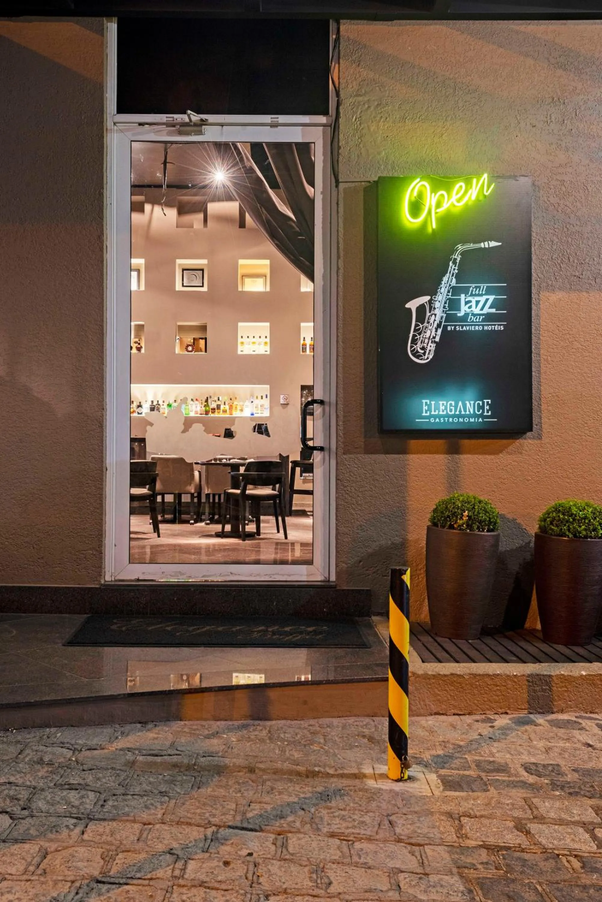 Lounge or bar in Full Jazz by Slaviero Hotéis