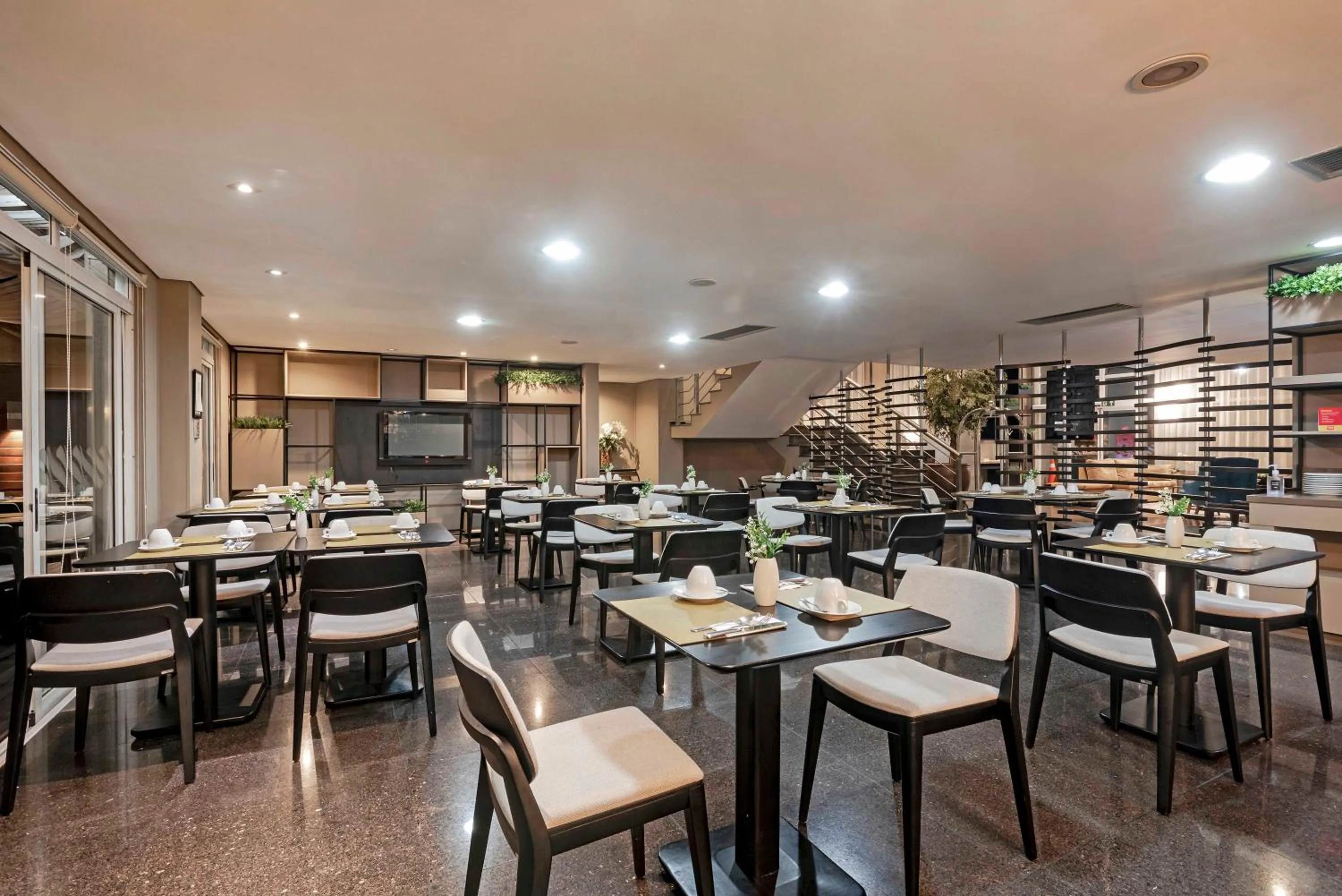 Restaurant/places to eat in Full Jazz by Slaviero Hotéis