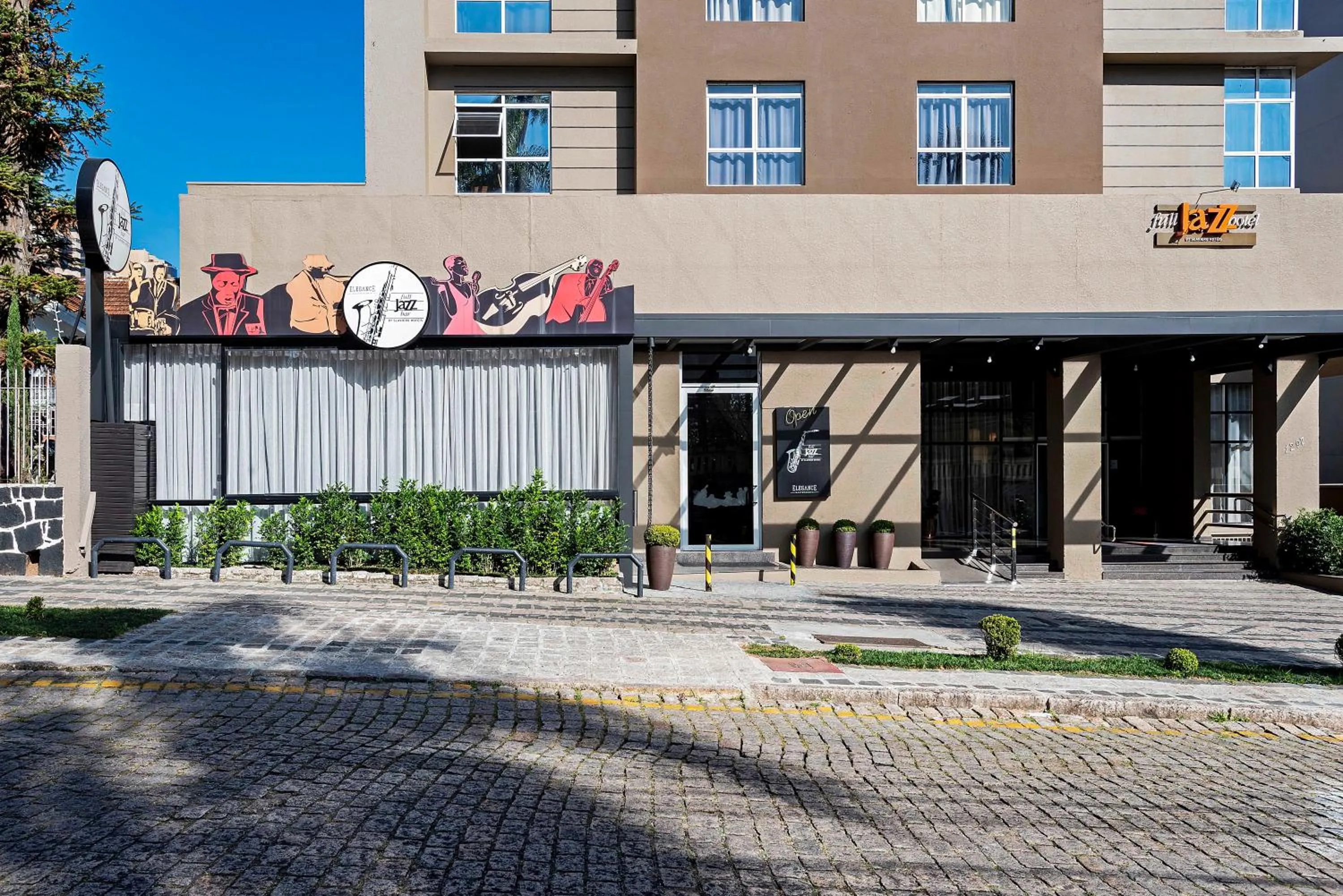 Facade/entrance in Full Jazz by Slaviero Hotéis
