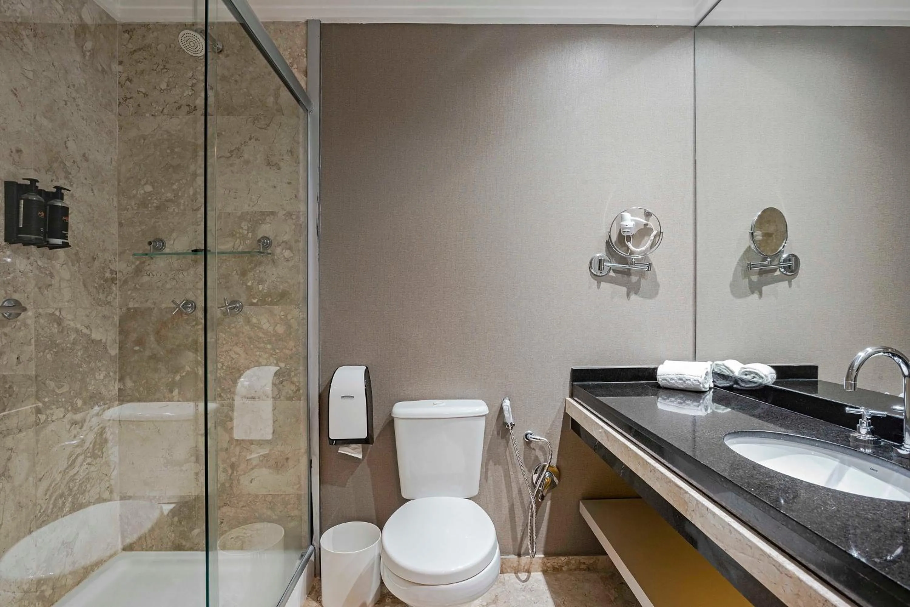 Toilet in Full Jazz by Slaviero Hotéis