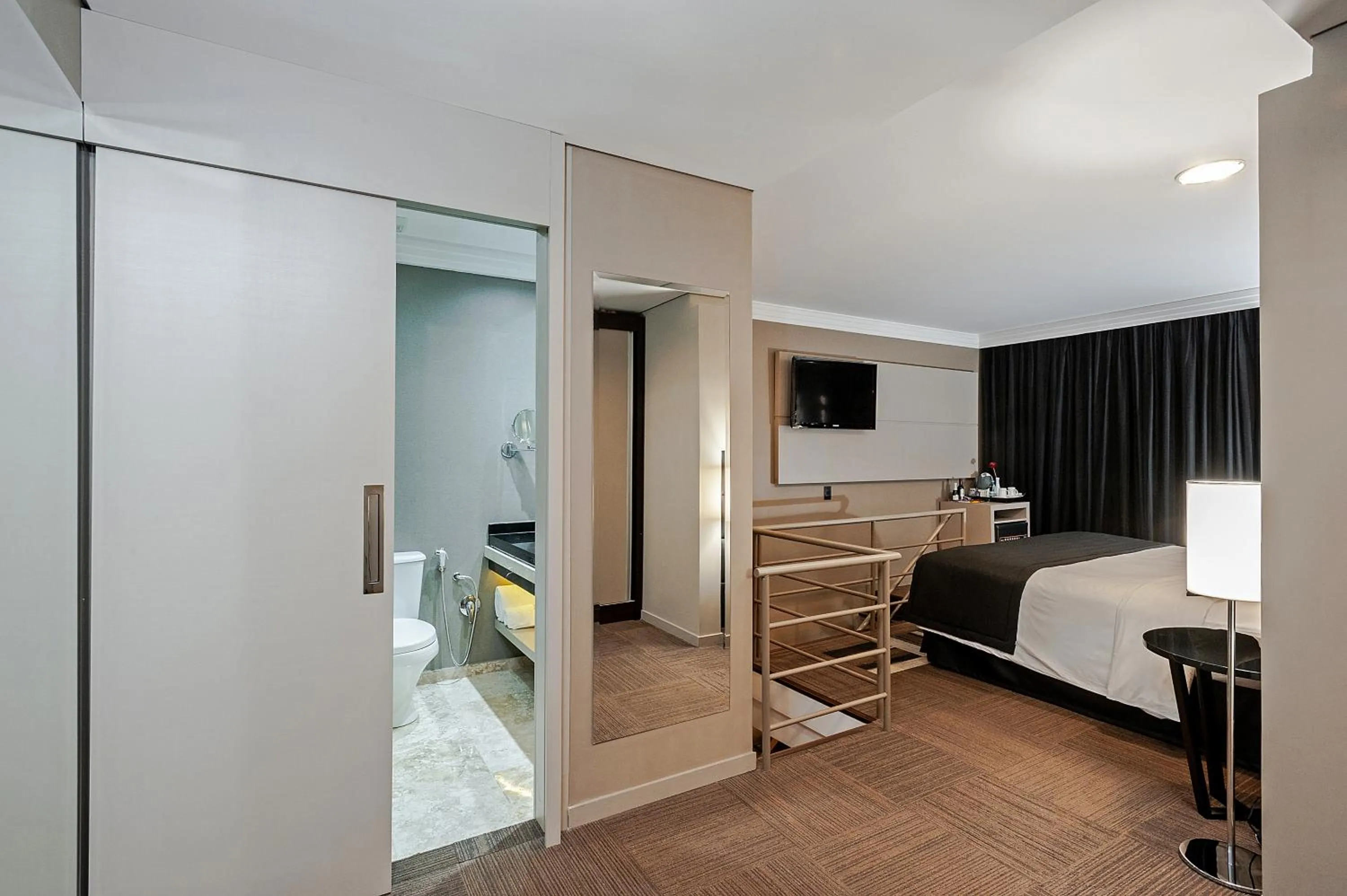 Photo of the whole room, Bed in Full Jazz by Slaviero Hotéis