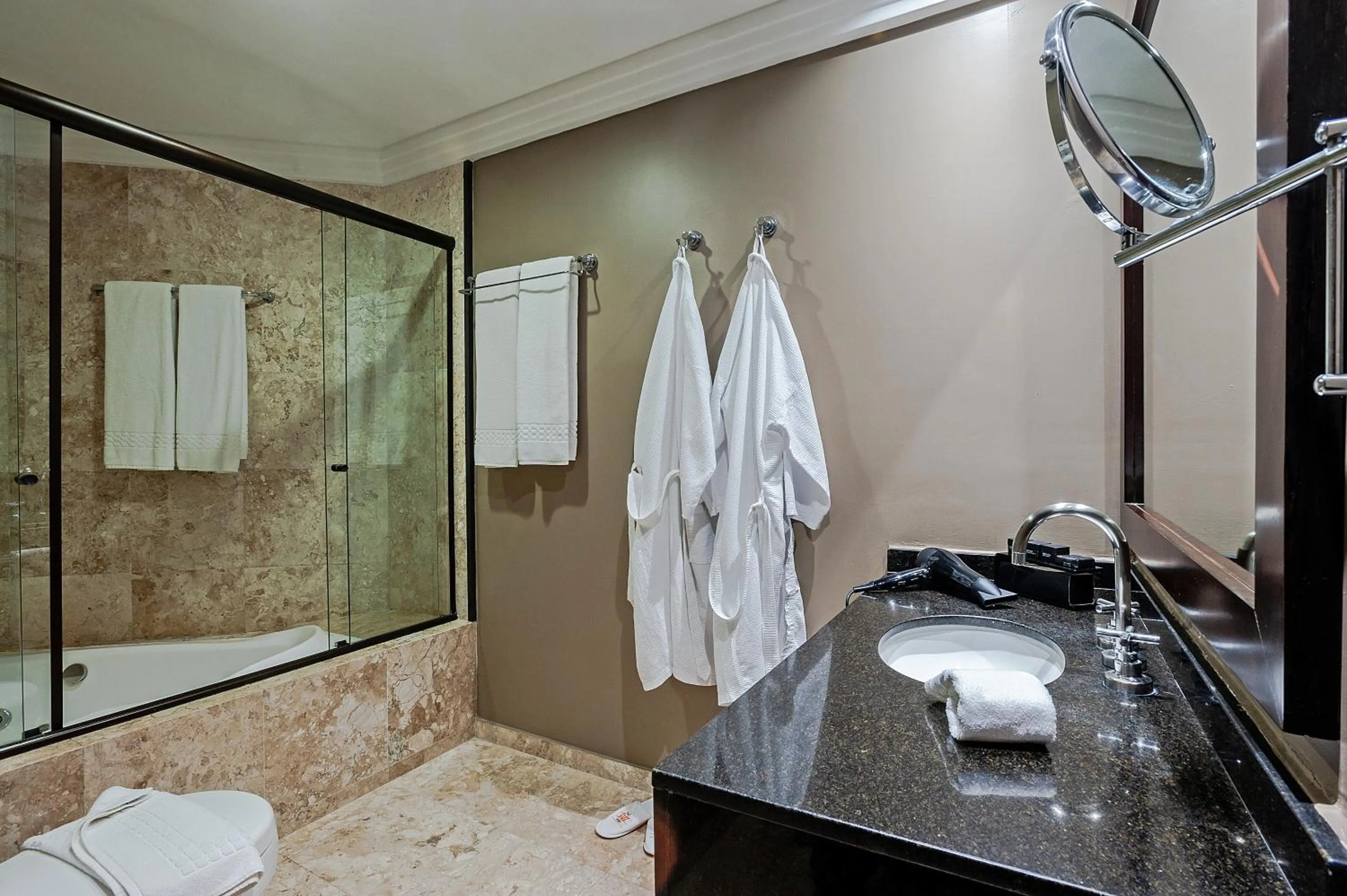 Bathroom in Full Jazz by Slaviero Hotéis