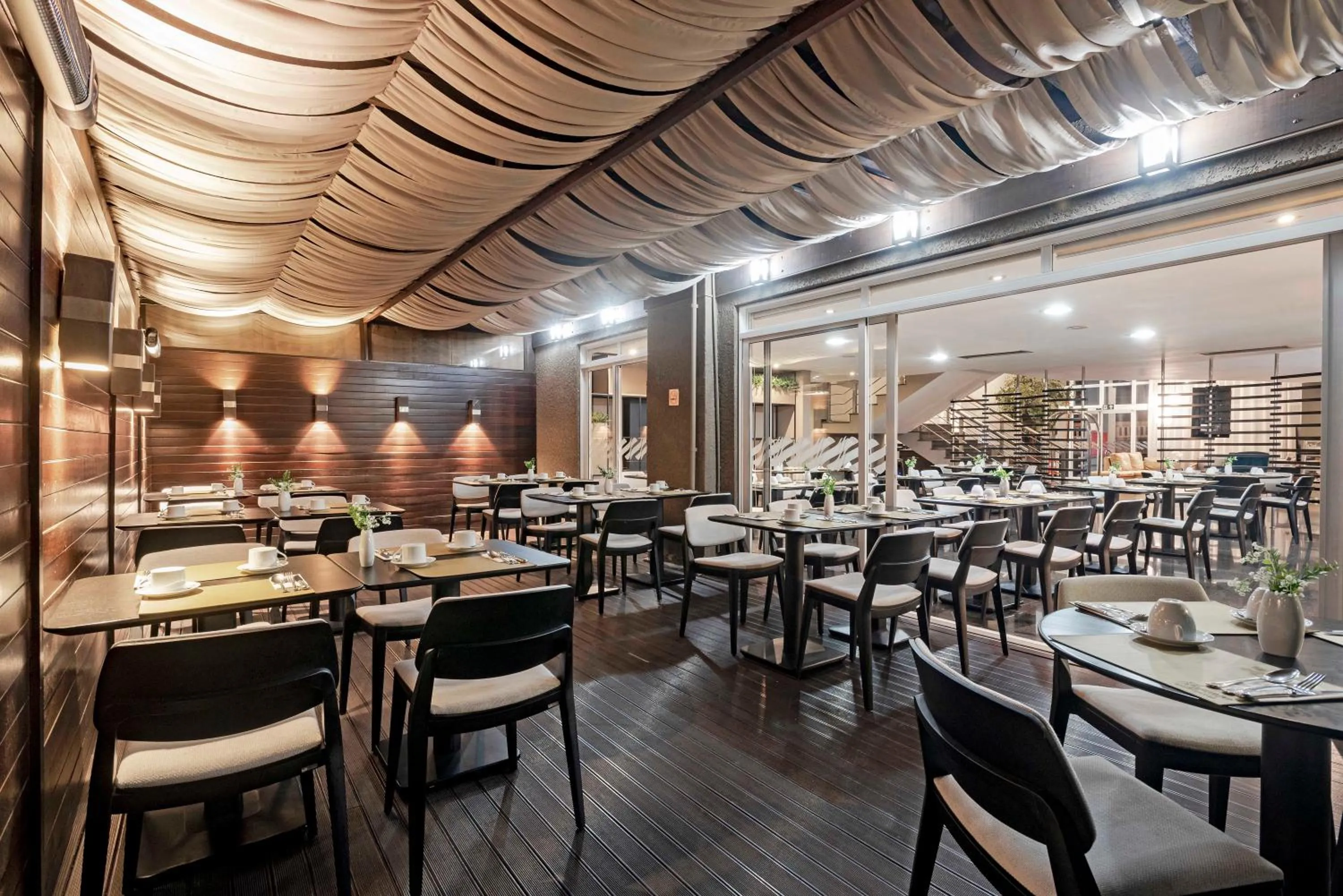 Restaurant/places to eat in Full Jazz by Slaviero Hotéis