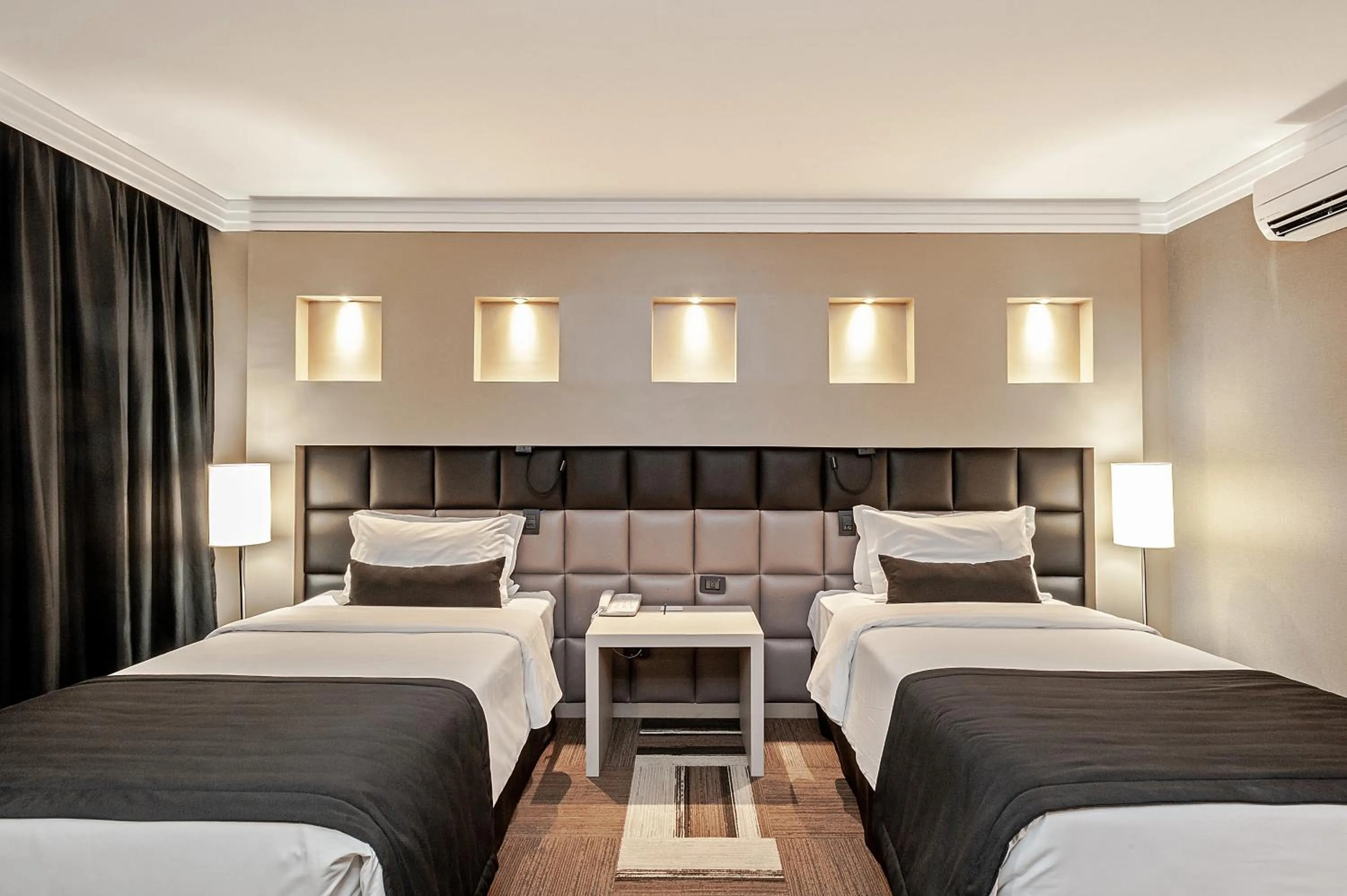 Photo of the whole room, Bed in Full Jazz by Slaviero Hotéis