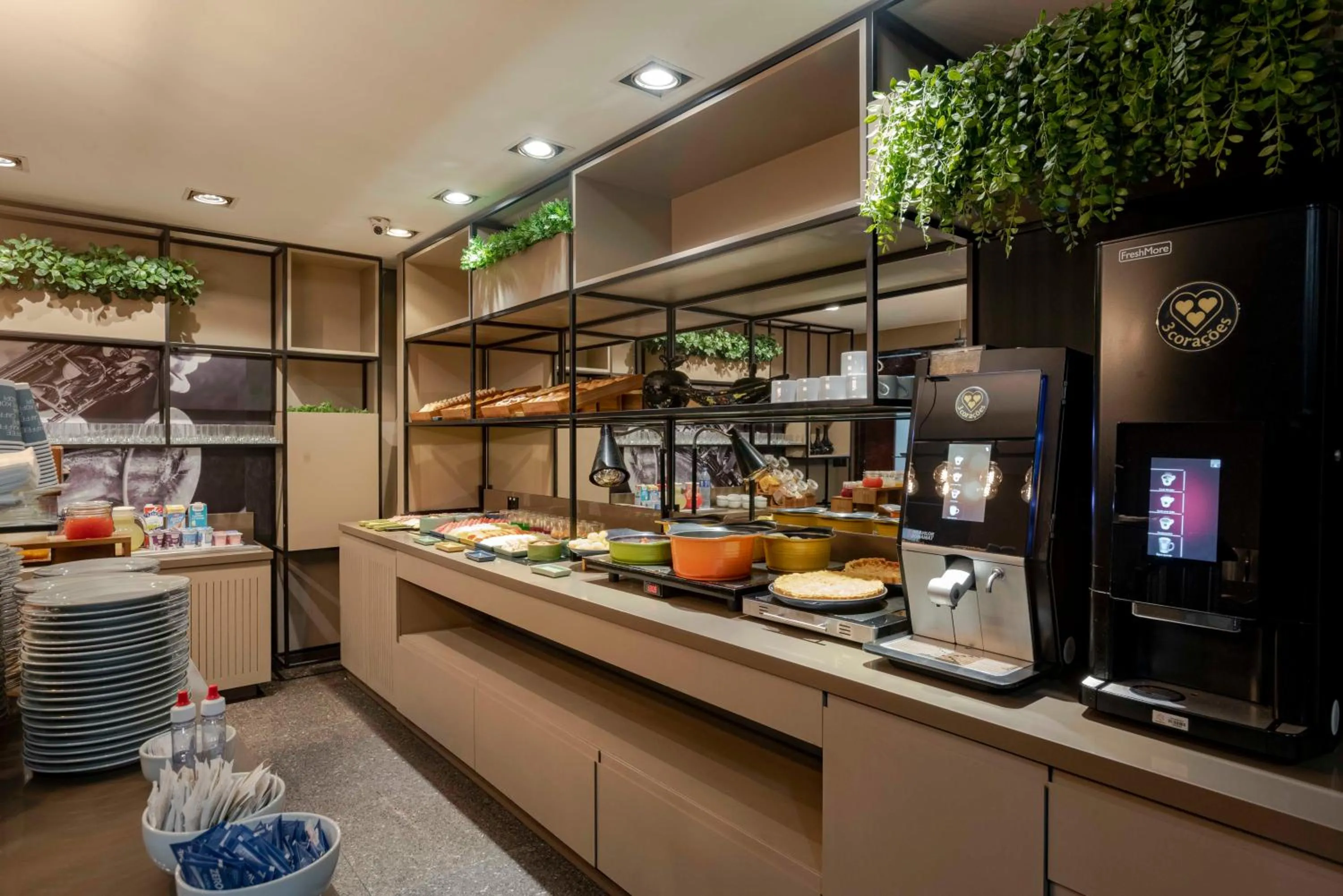 Food and drinks in Full Jazz by Slaviero Hotéis