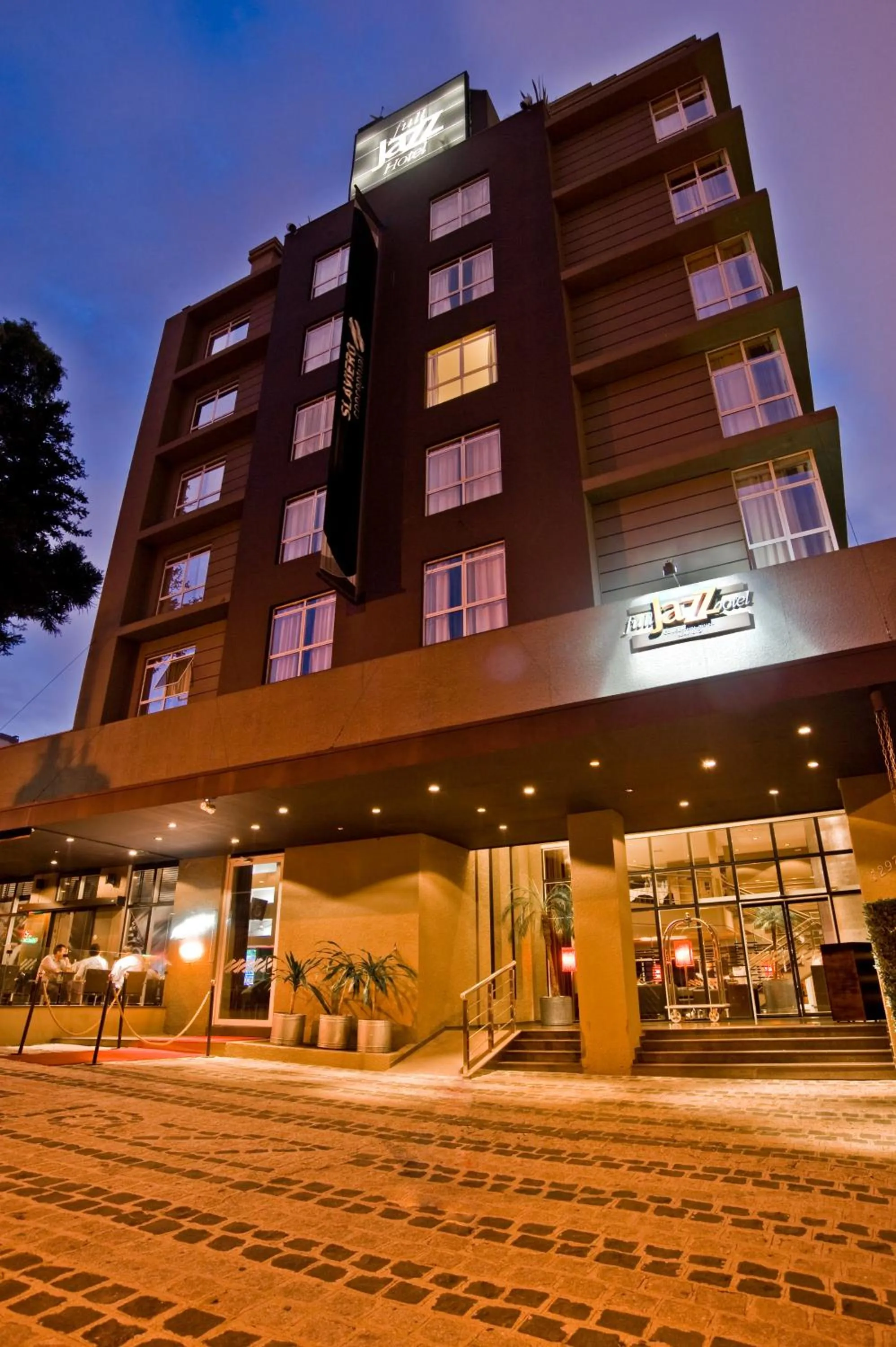 Property building in Full Jazz by Slaviero Hotéis